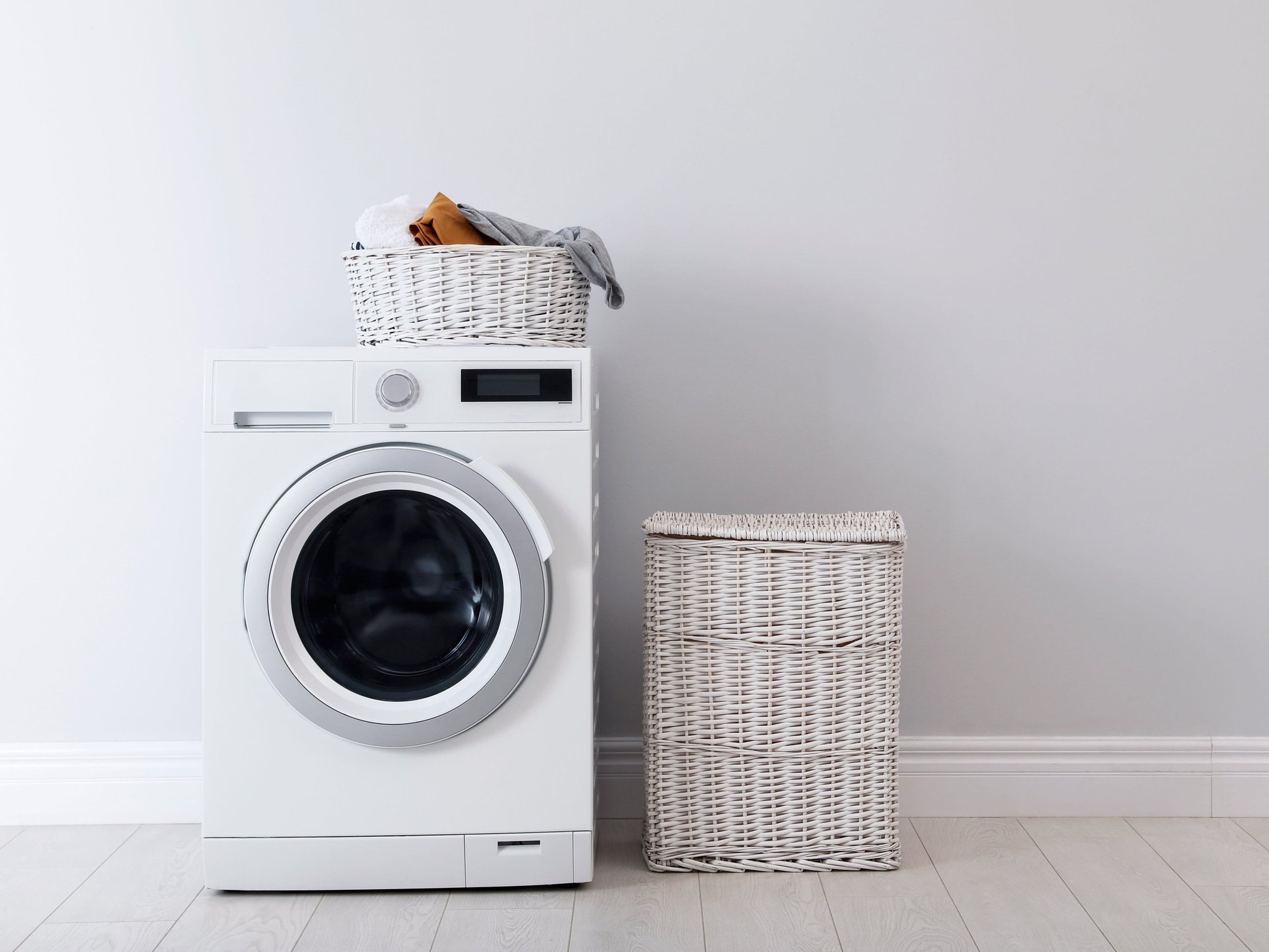 gray computer monitor