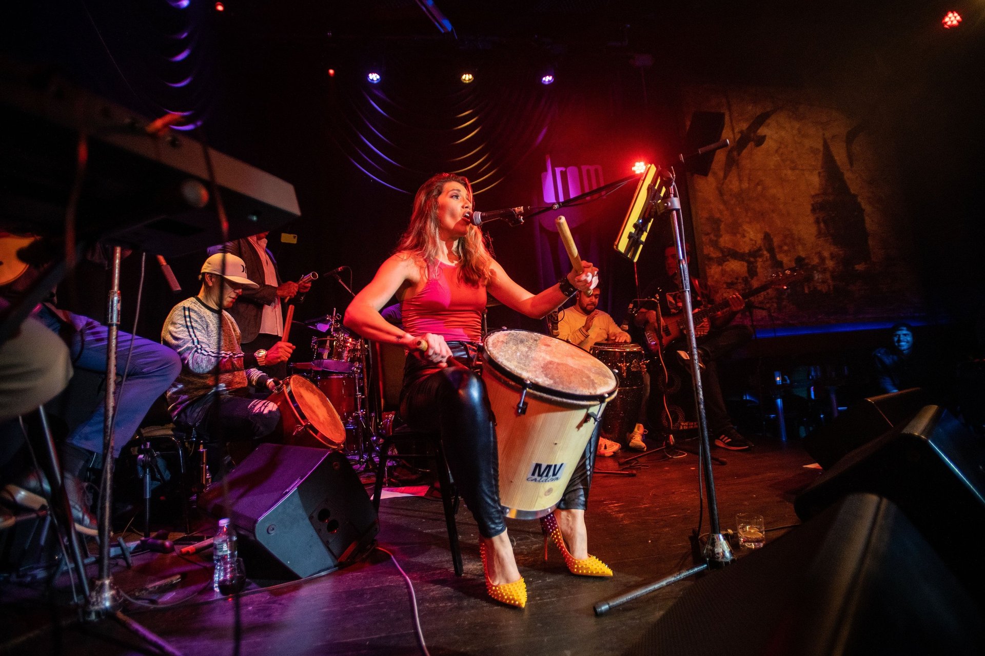 black and white bed linen