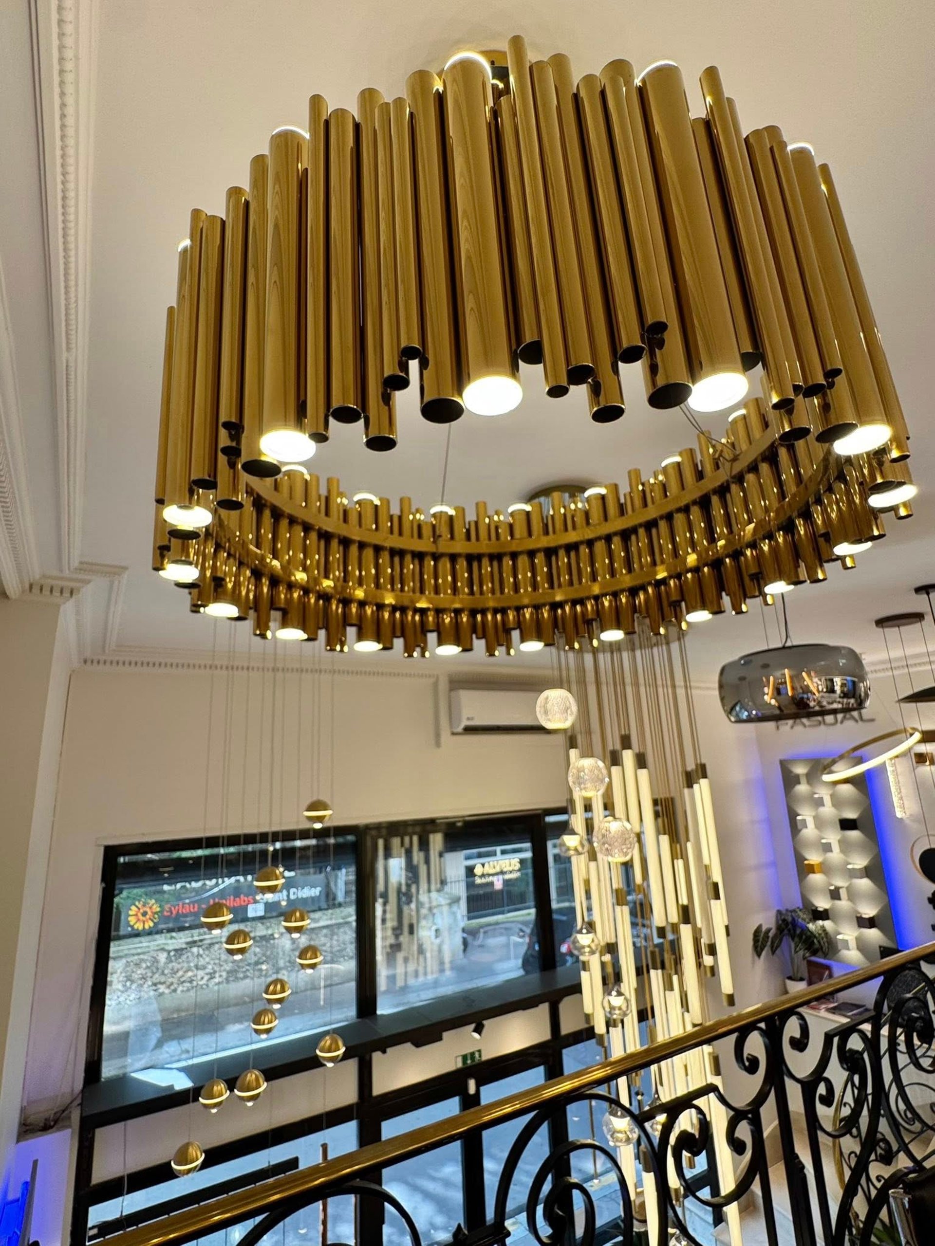 gray computer monitor