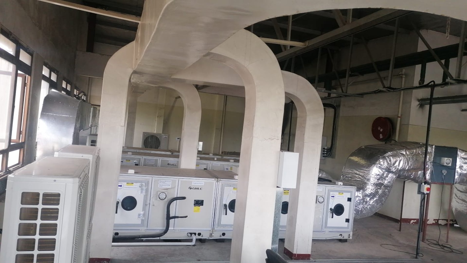 gray computer monitor