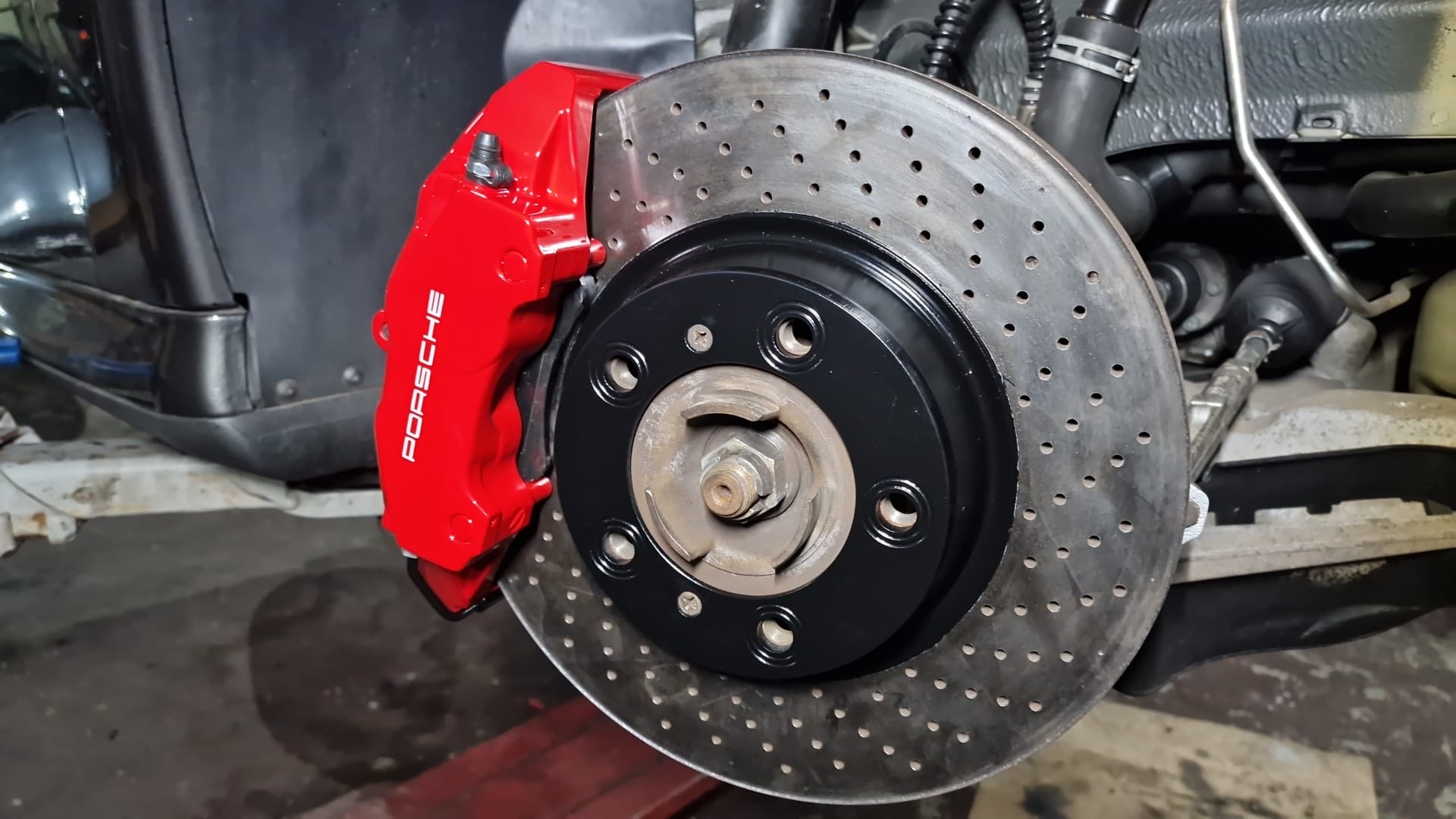 black and white bed linen