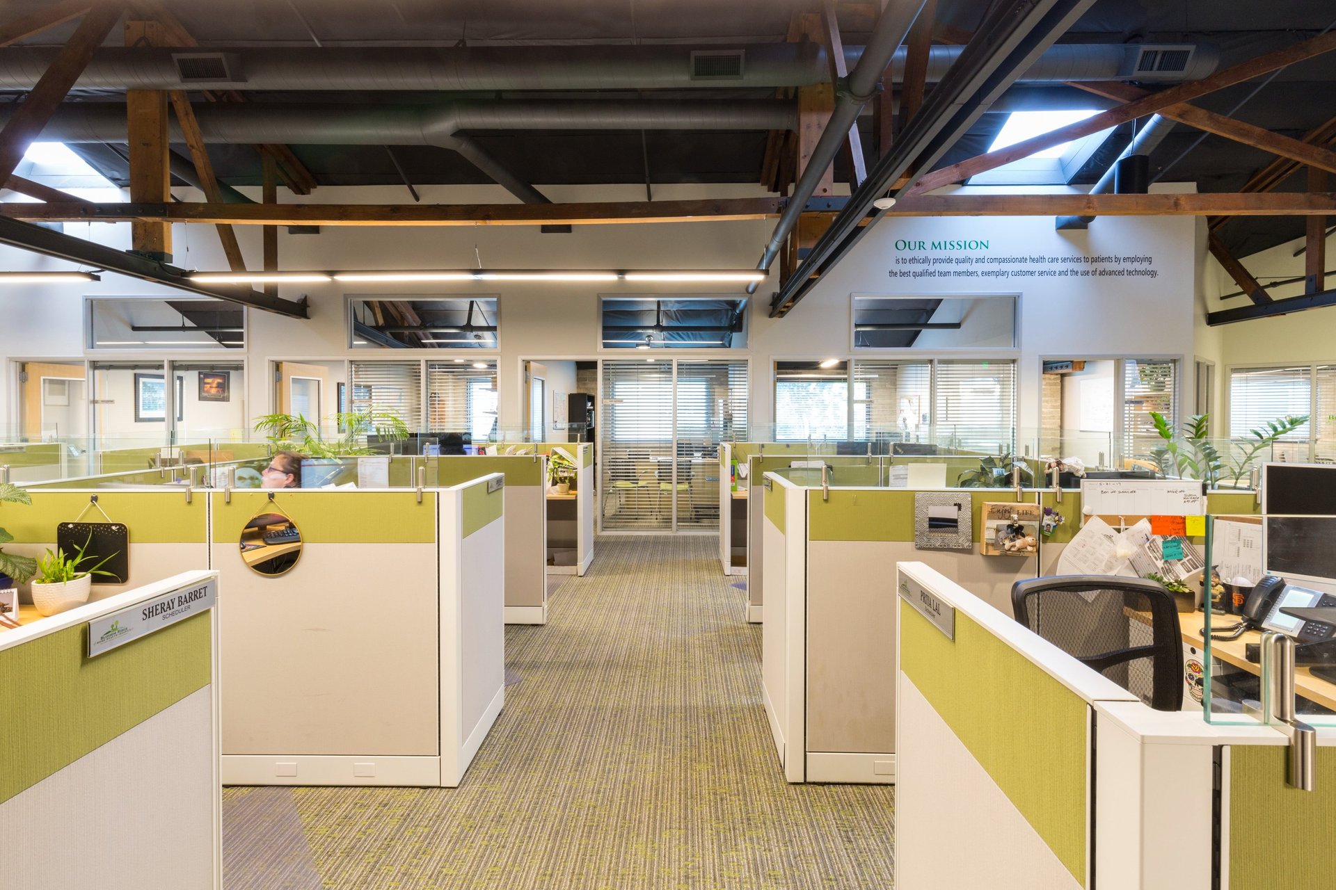 gray computer monitor