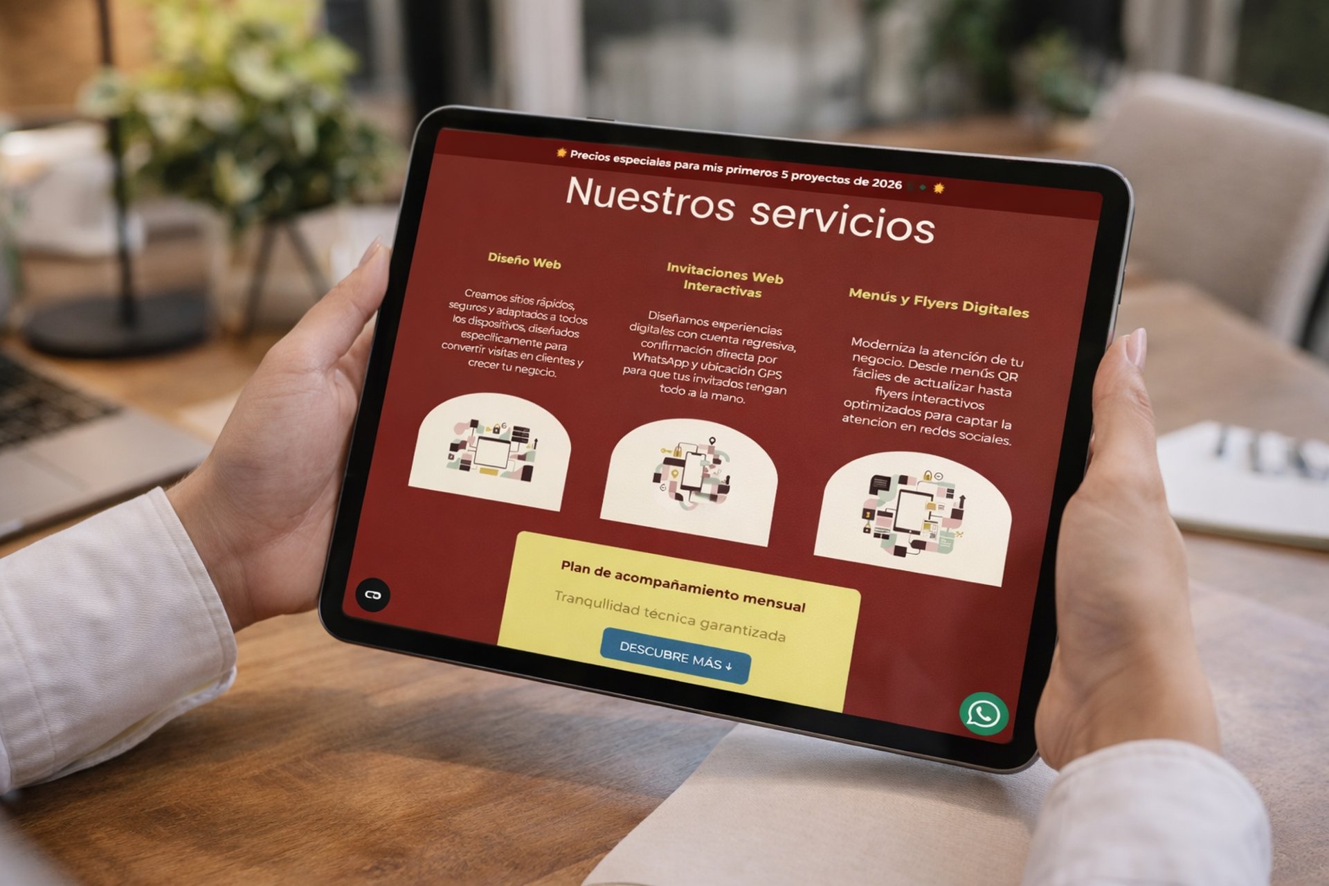 Tableta sostenida por una persona que visita la web de freelanFer: nuestros servicios. Leon, Guanajuato.