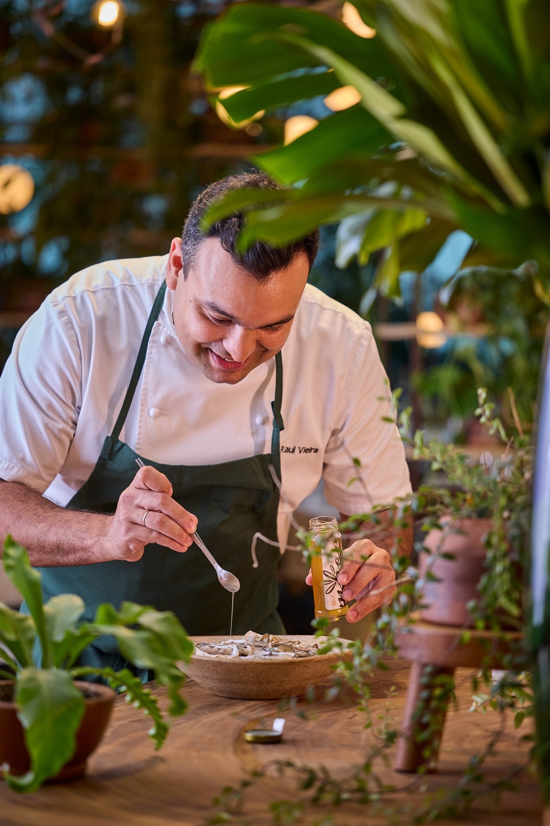 black and white bed linen