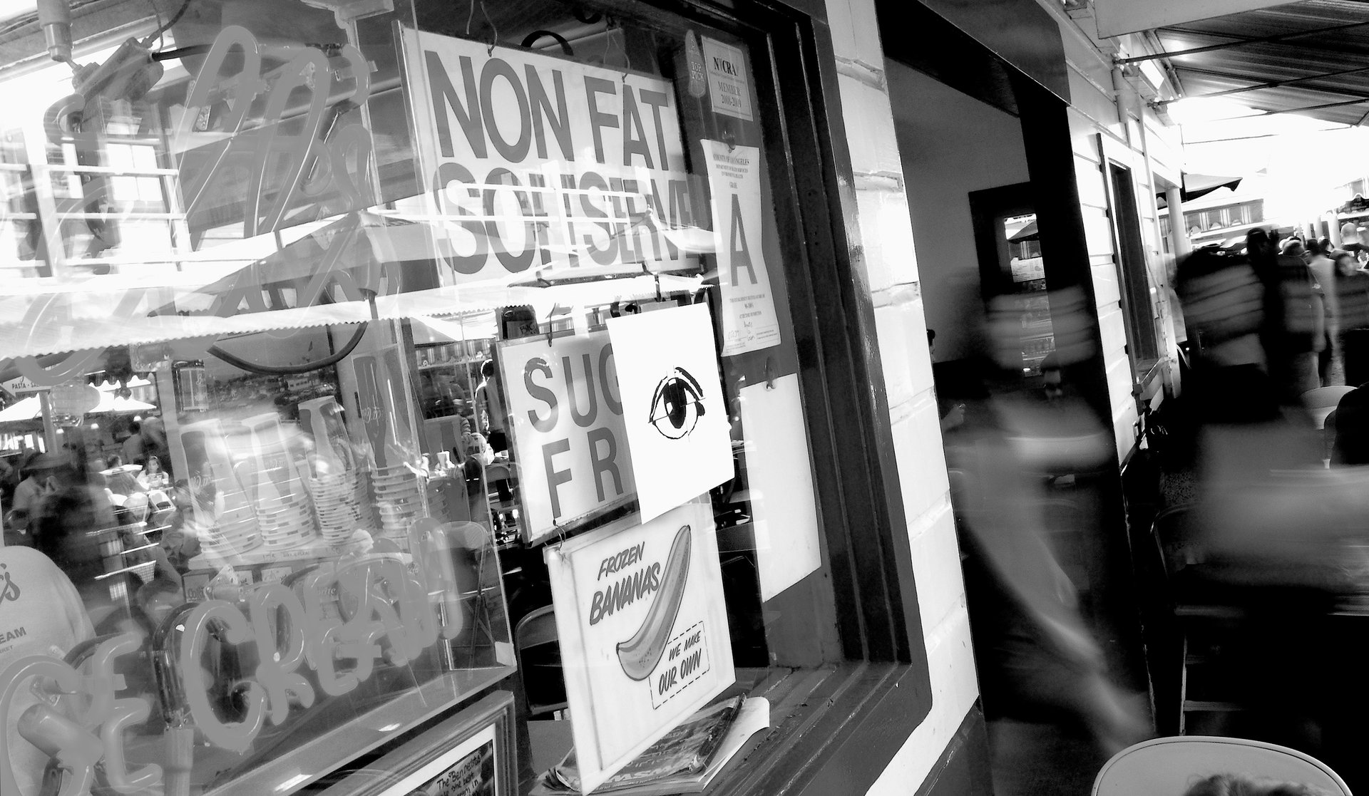 black and white bed linen