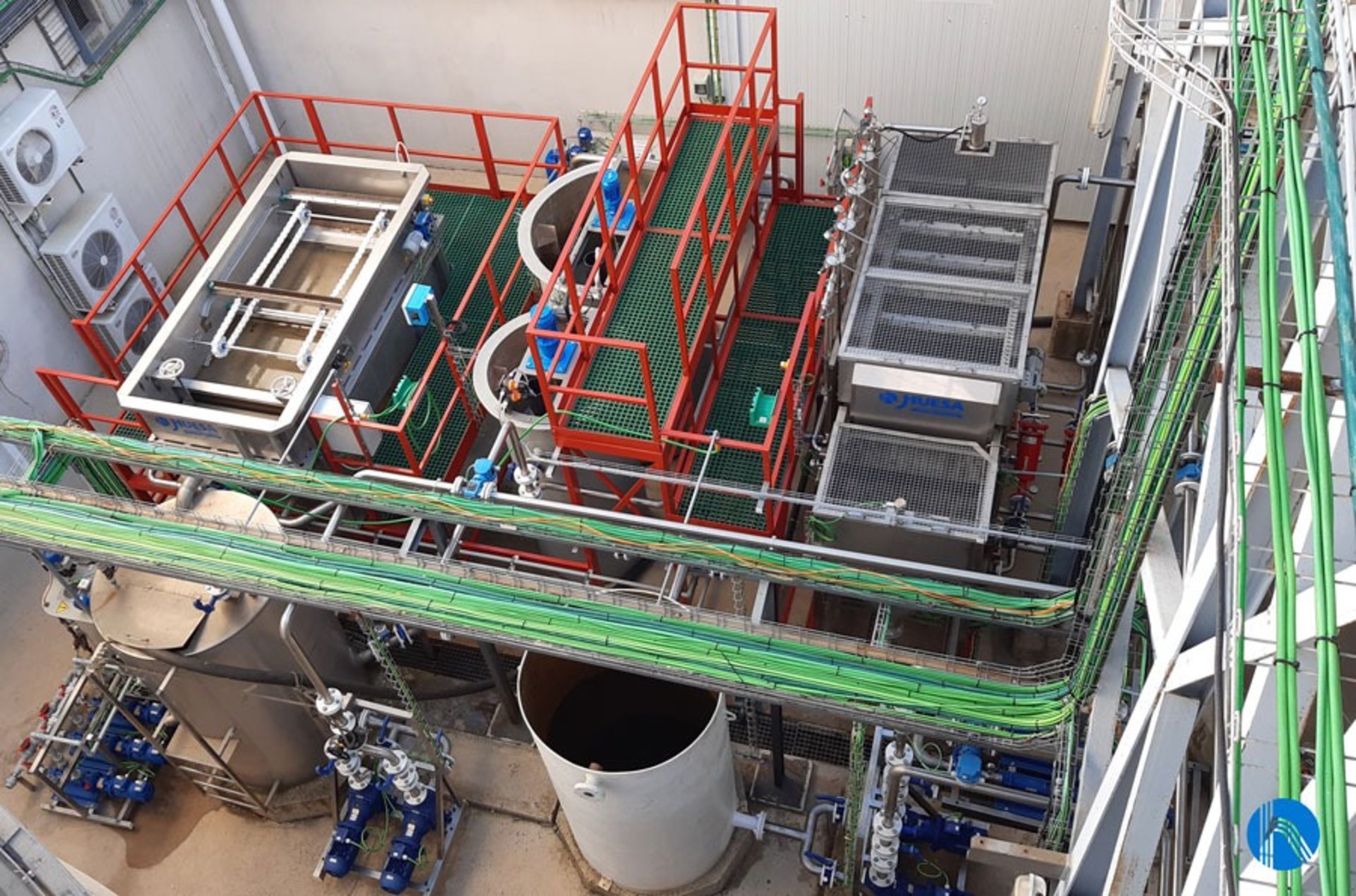 aerial view of green and brown basketball court