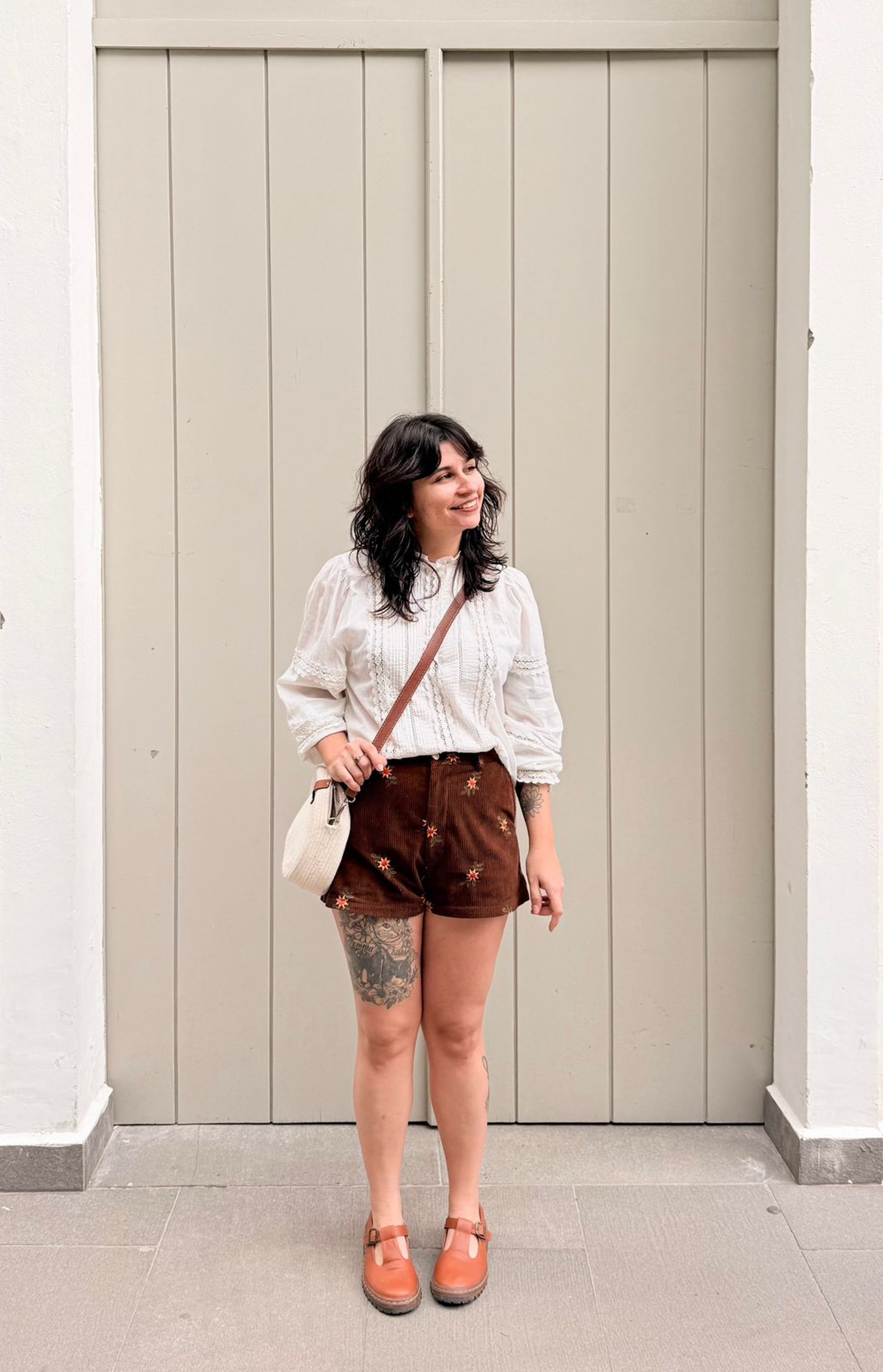 gray computer monitor