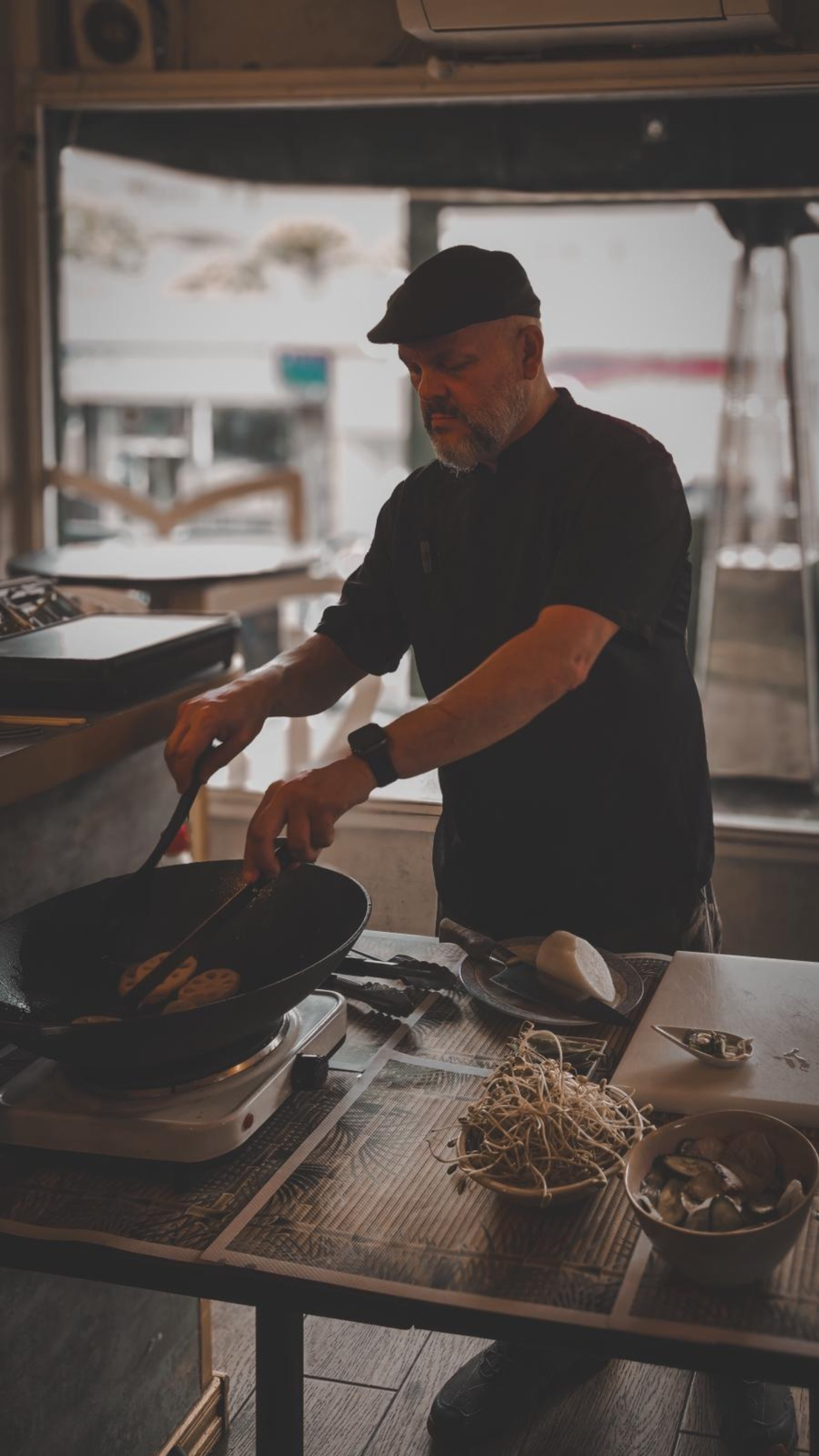 gray computer monitor