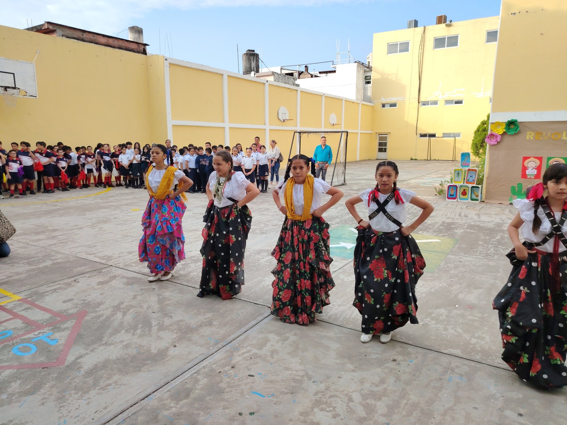 gray computer monitor