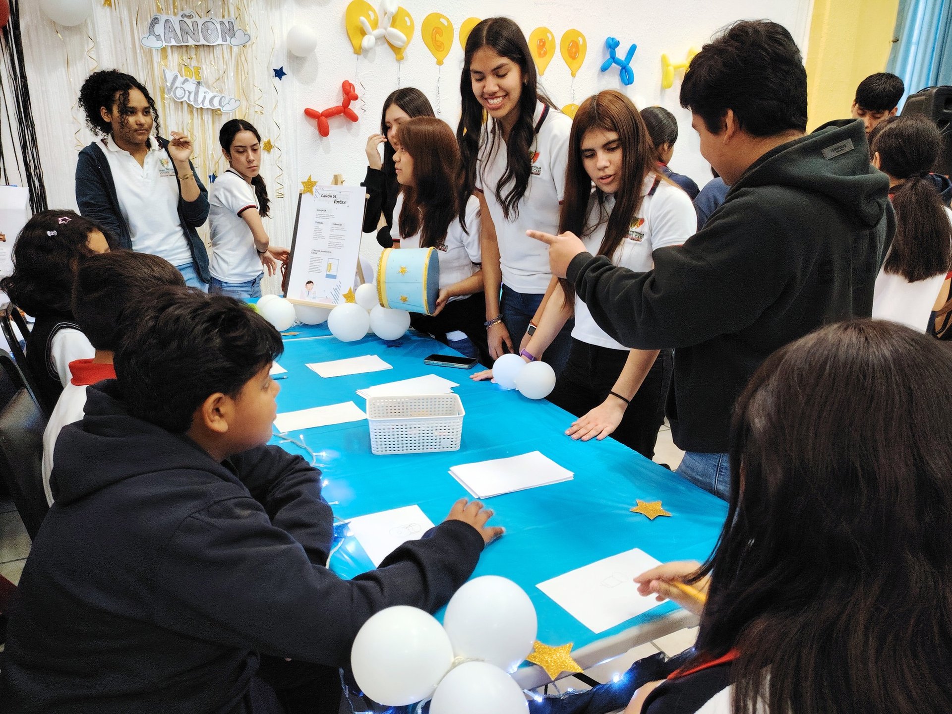 gray computer monitor