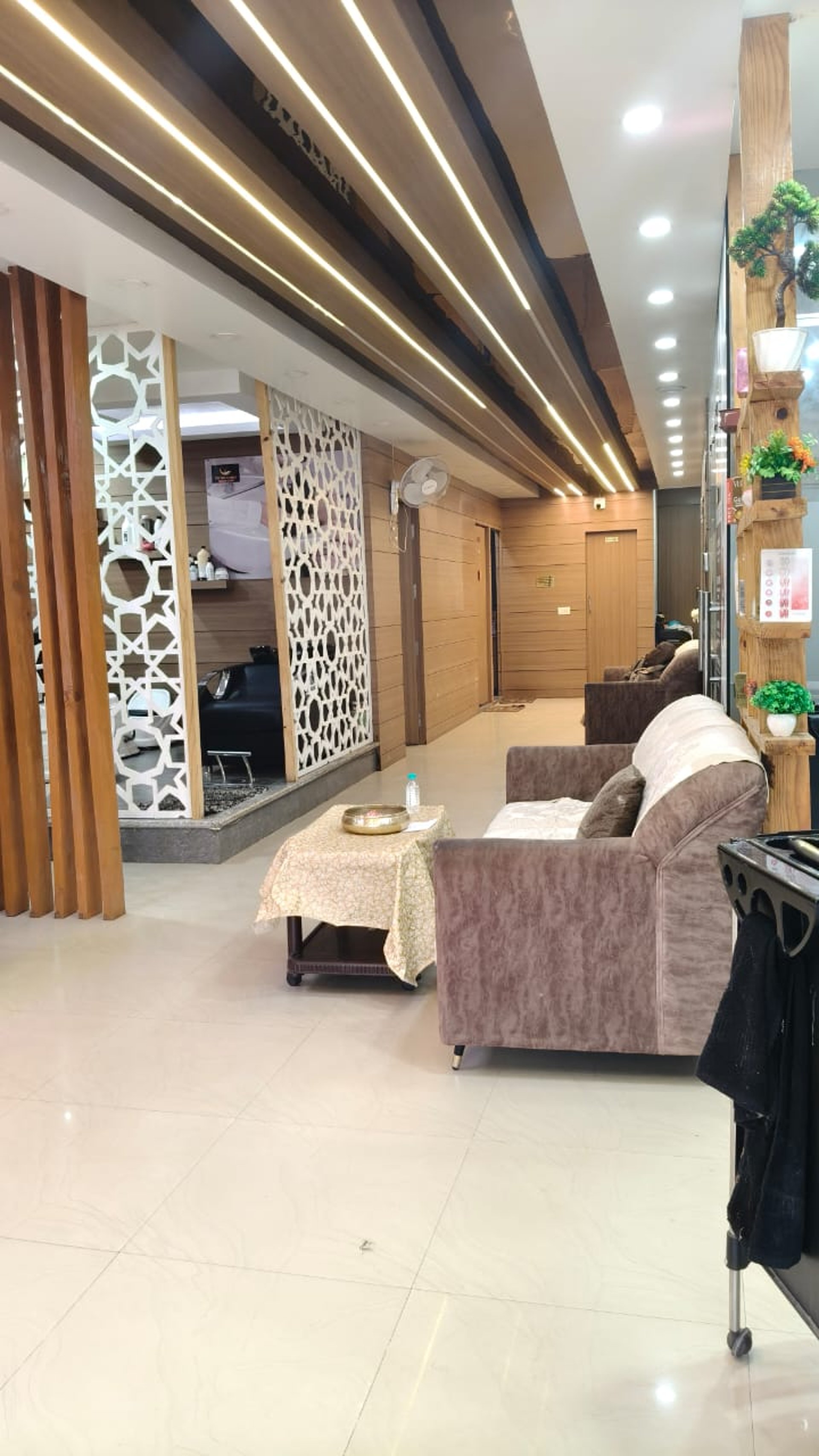 gray computer monitor