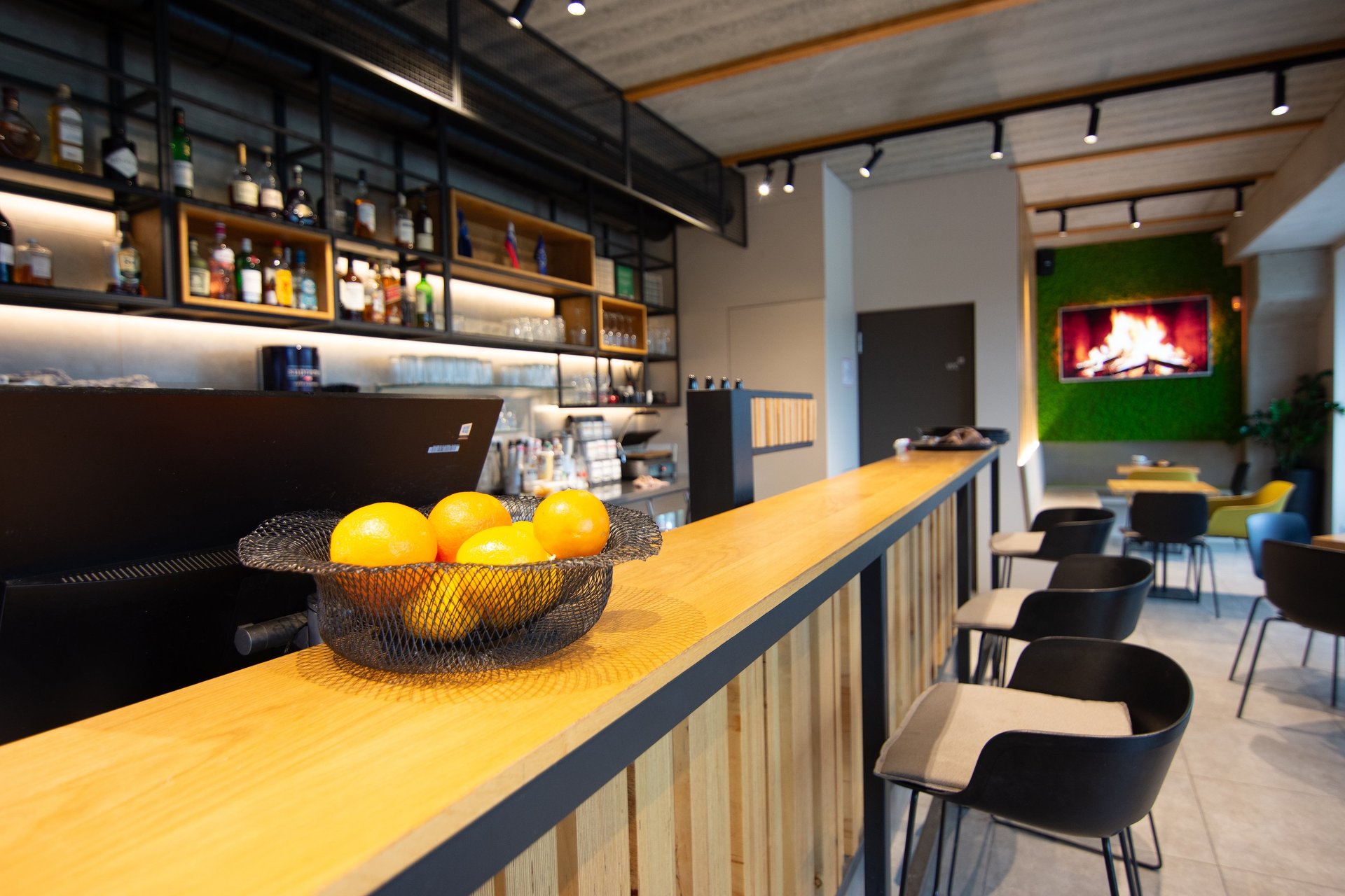 black and white bed linen