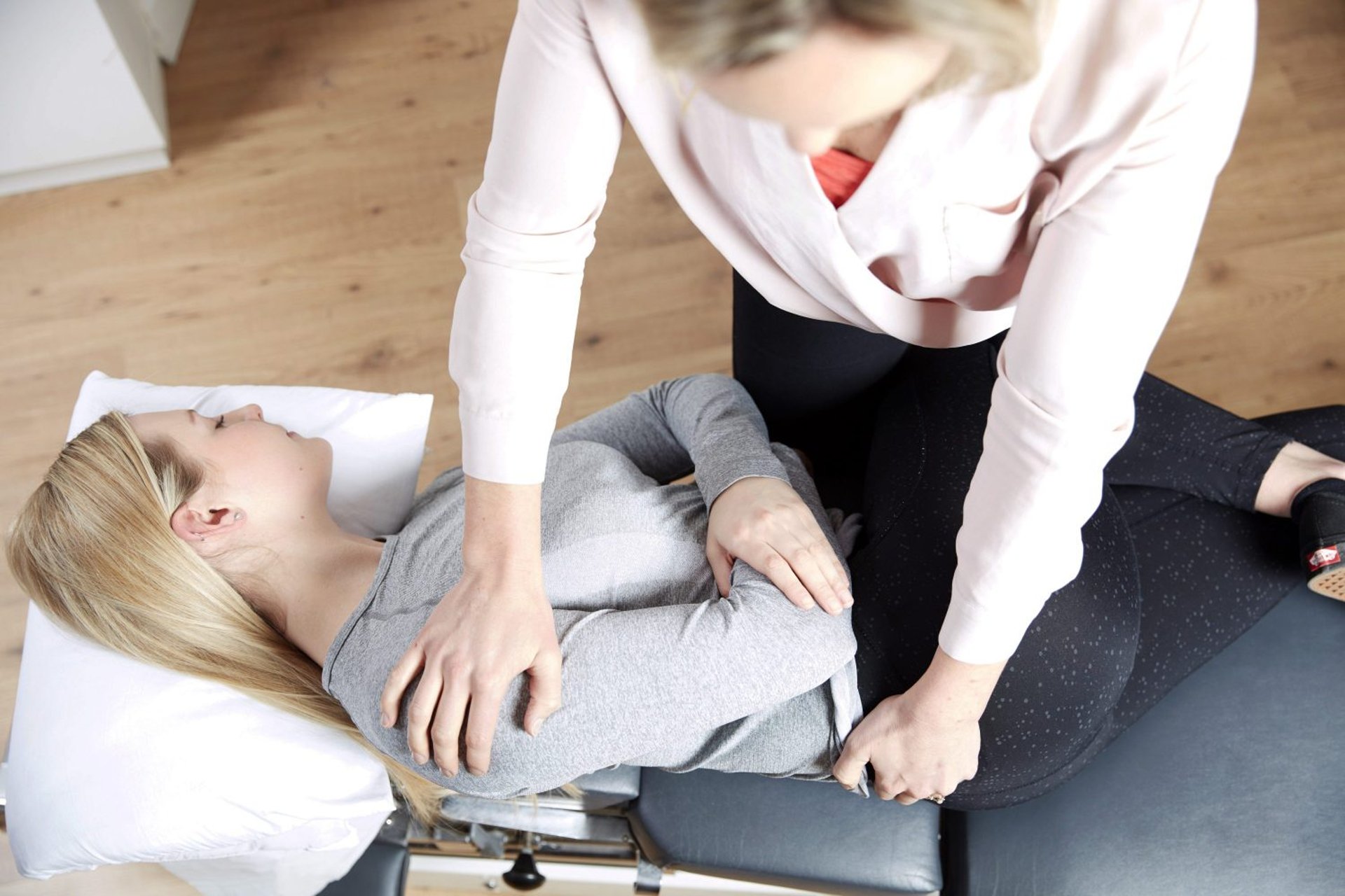 black and white bed linen