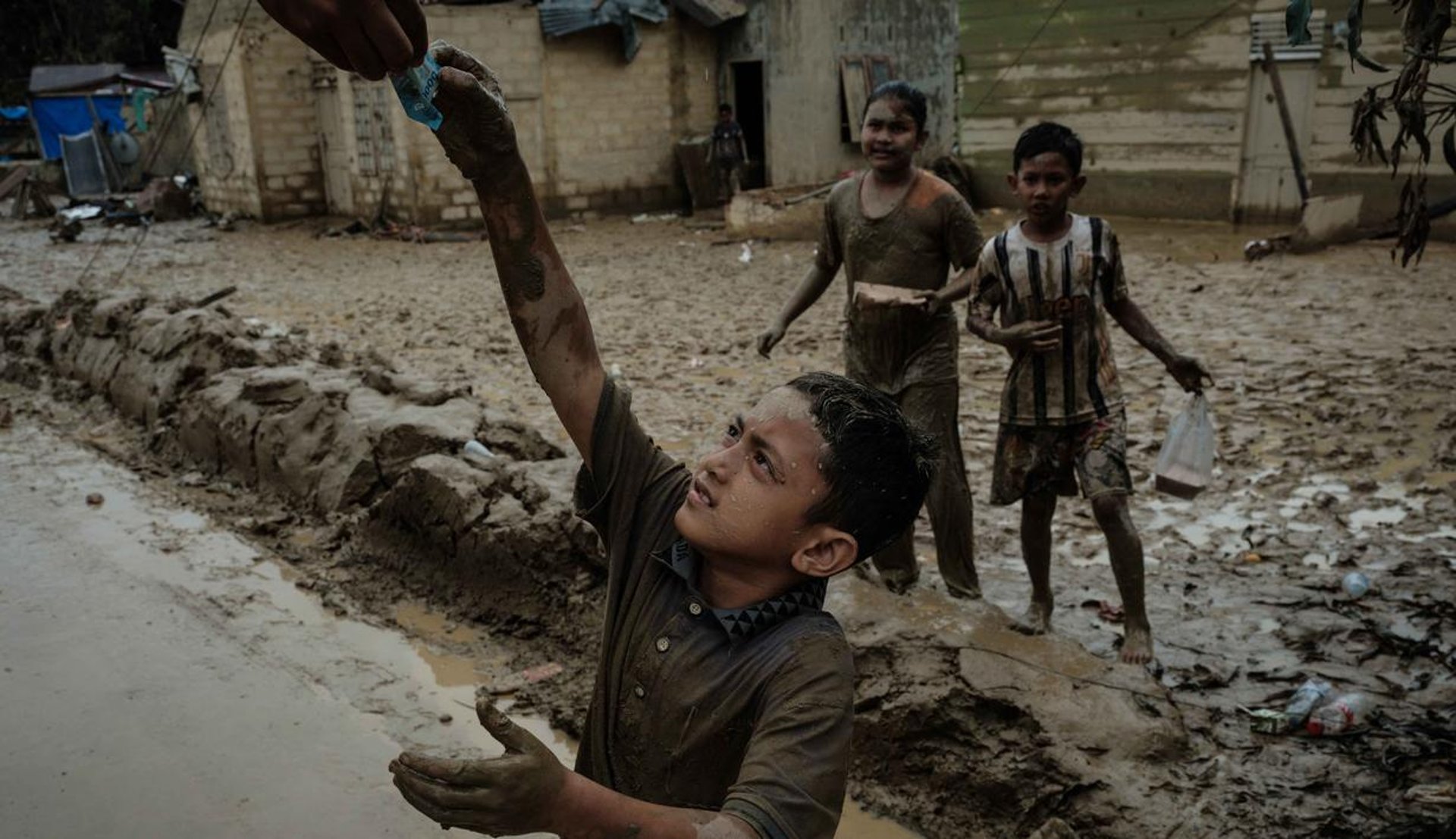 black and white bed linen