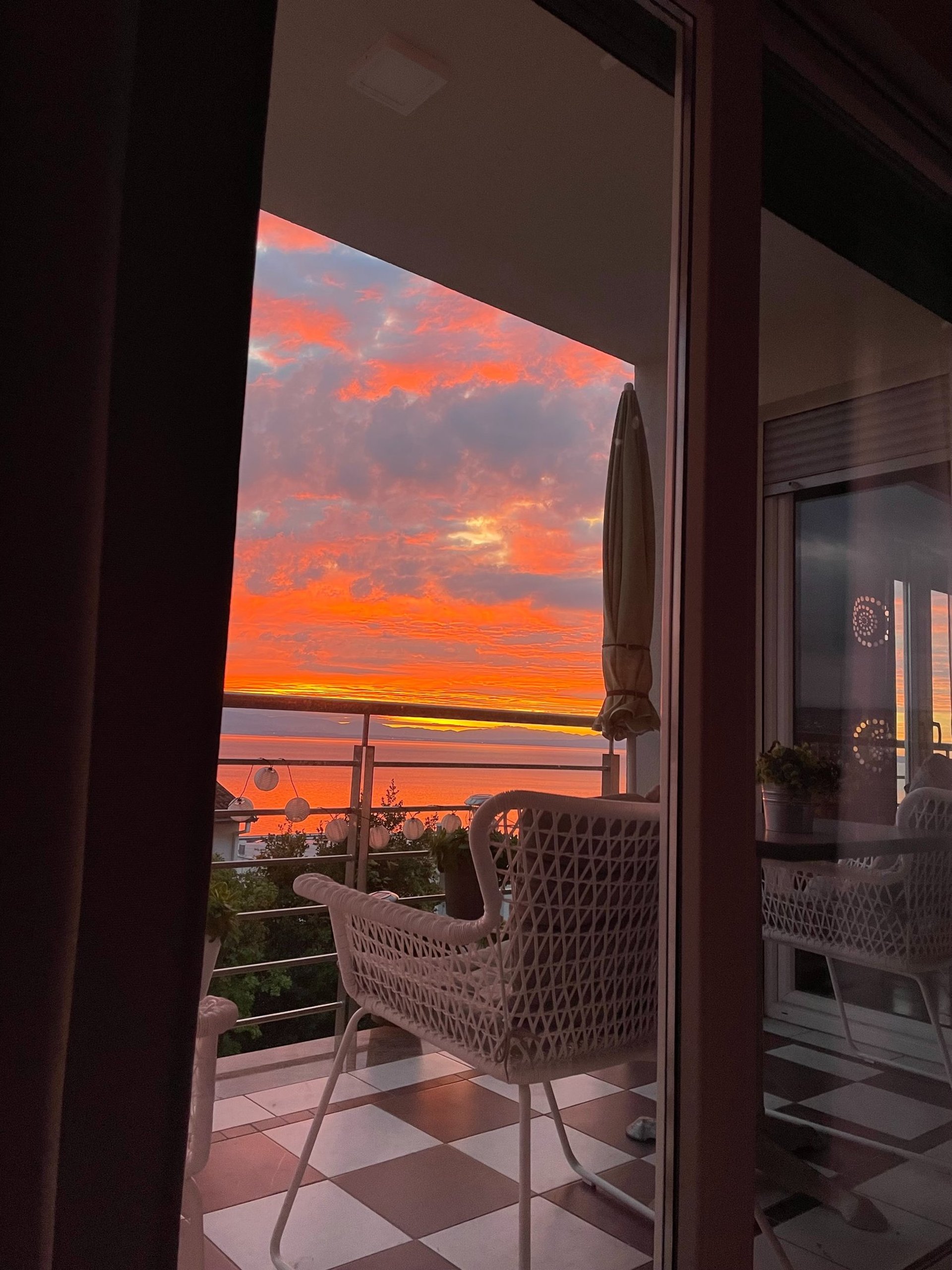 black and white bed linen