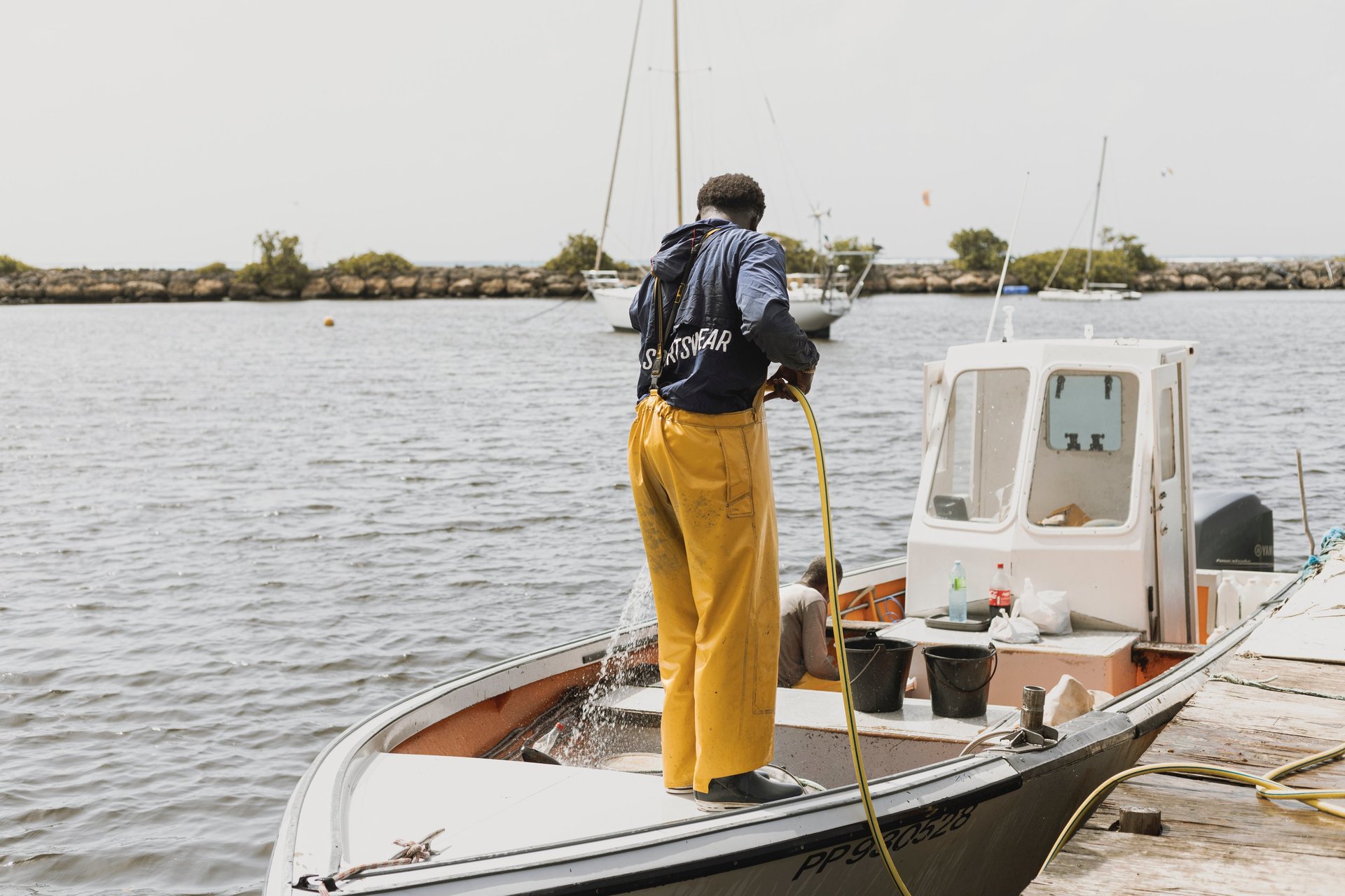 black and white bed linen