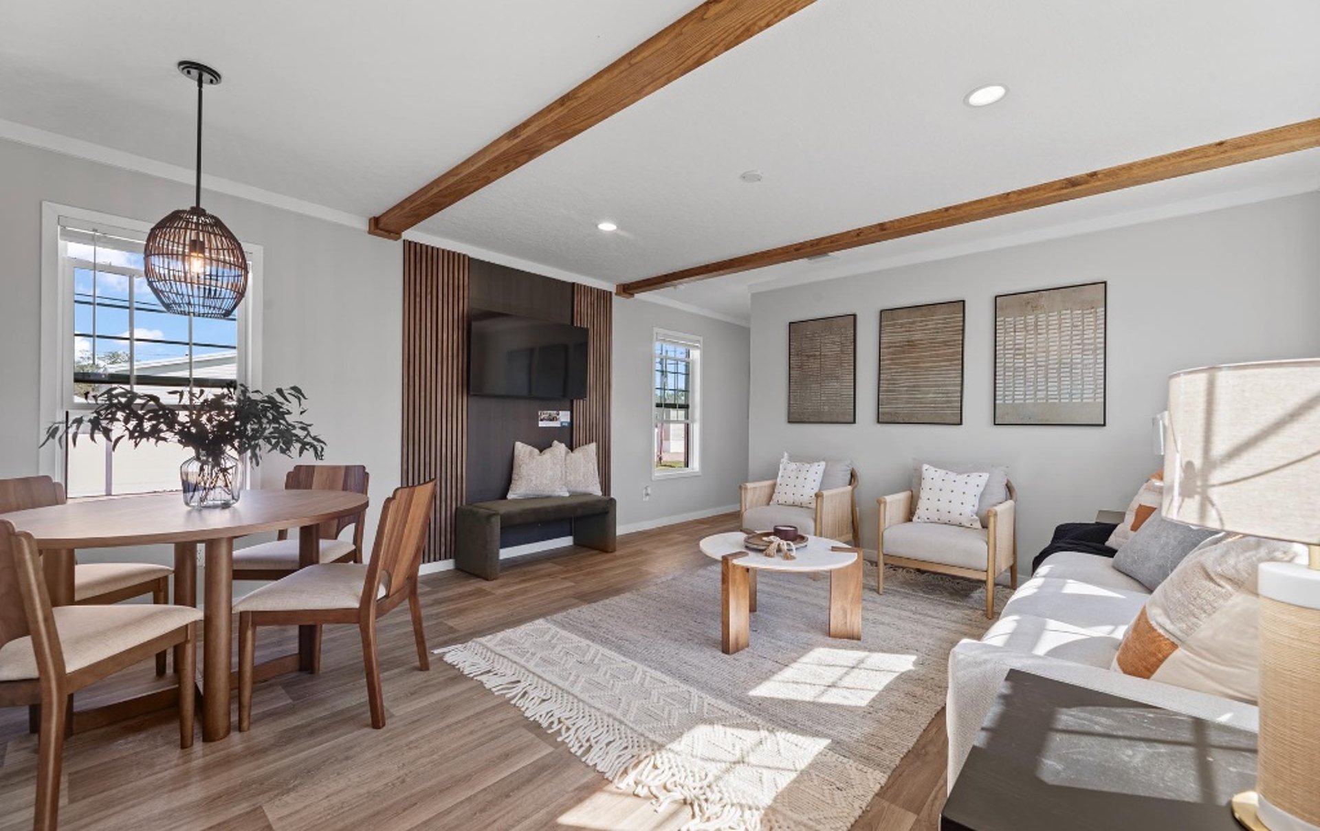 gray computer monitor