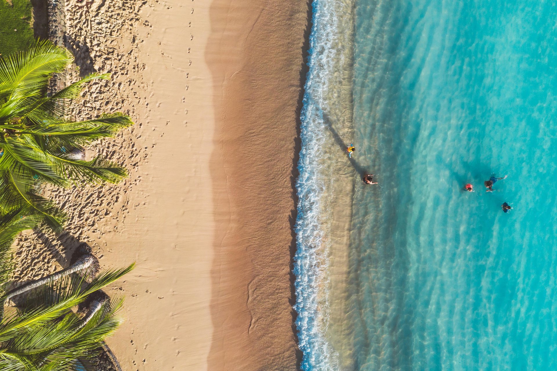 black and white bed linen
