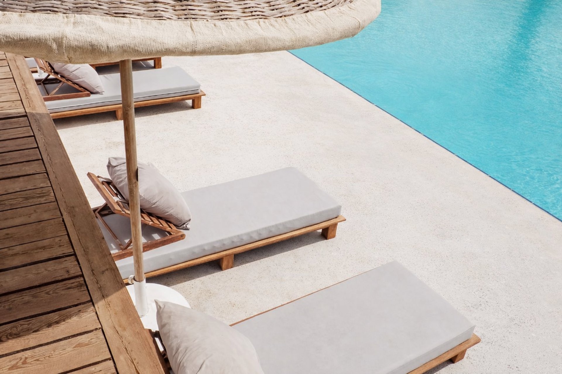 black and white bed linen