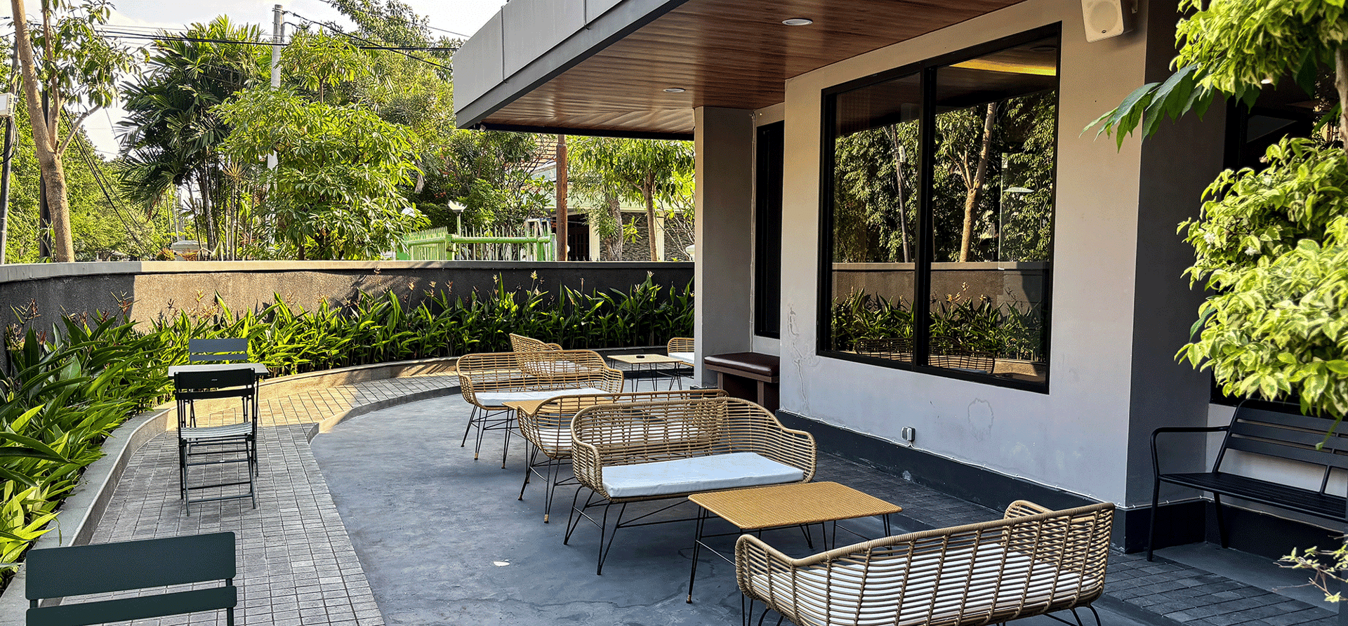 black and white bed linen