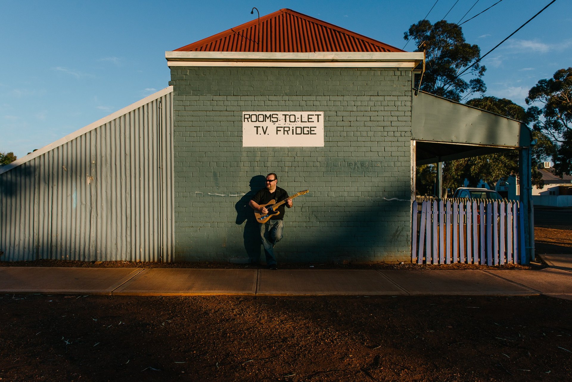 gray computer monitor