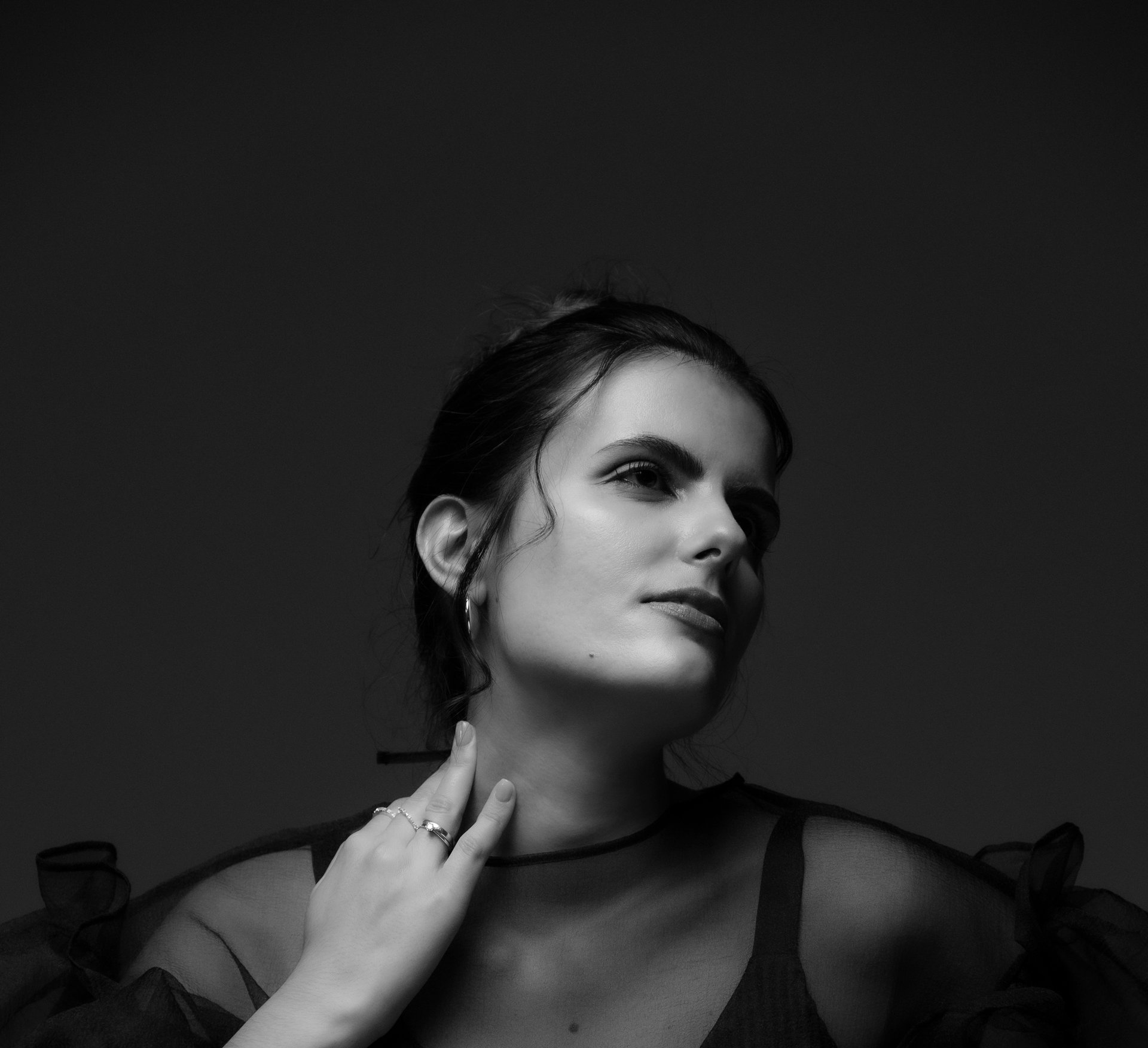 black and white bed linen