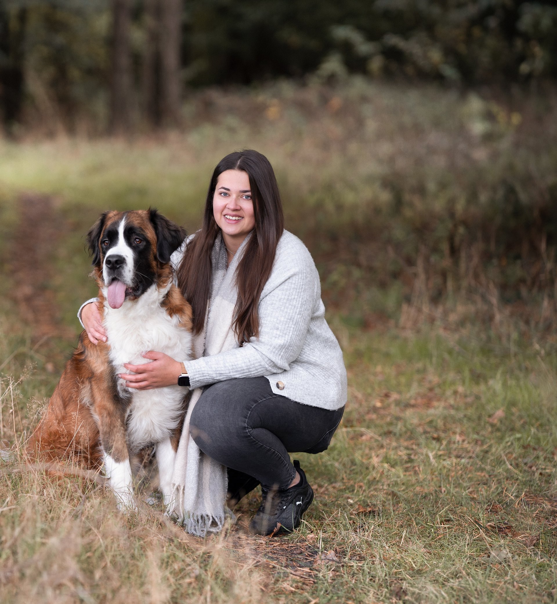 gray computer monitor