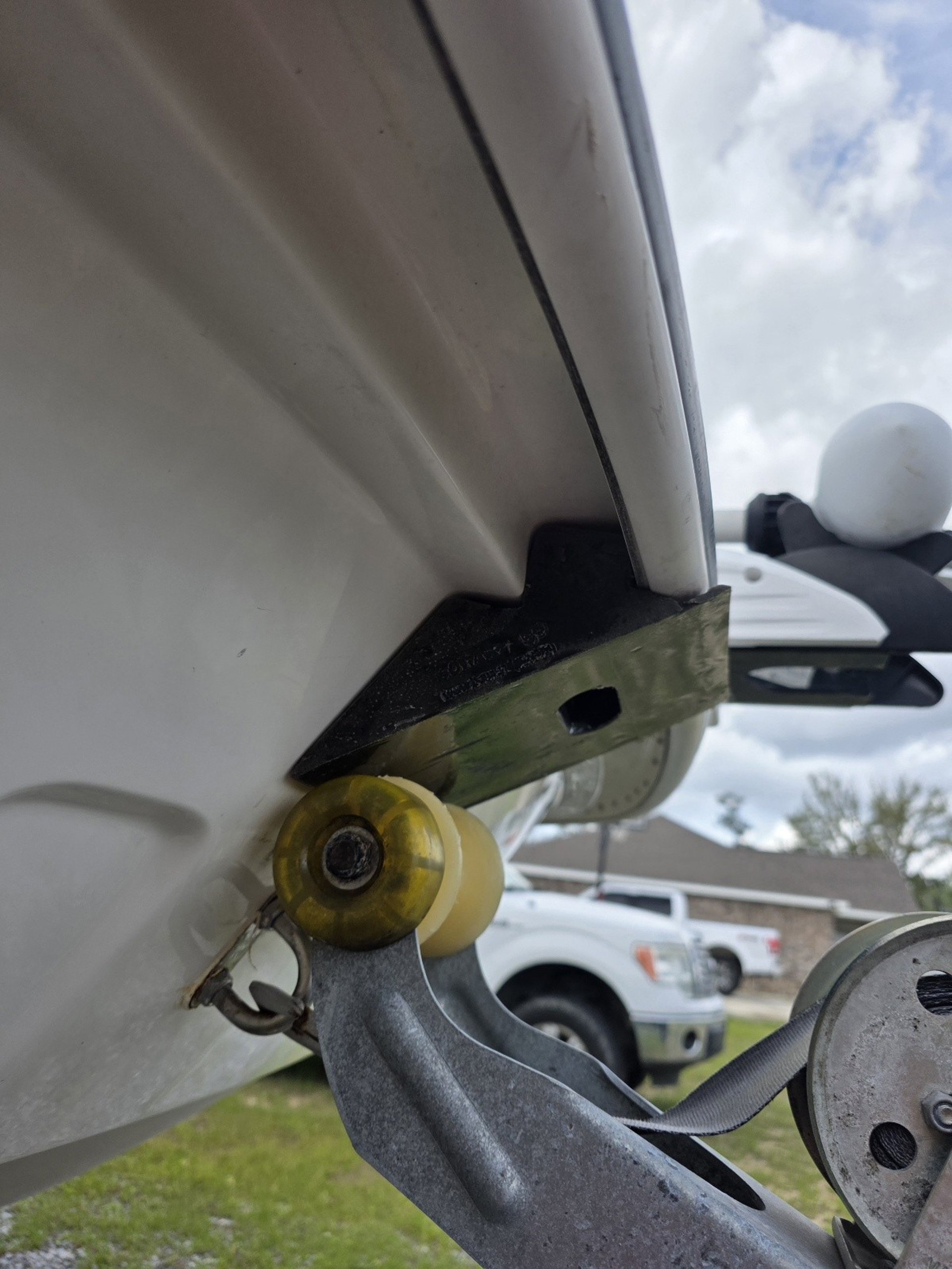 Mako Pro-Skiff bow wedge bow roller