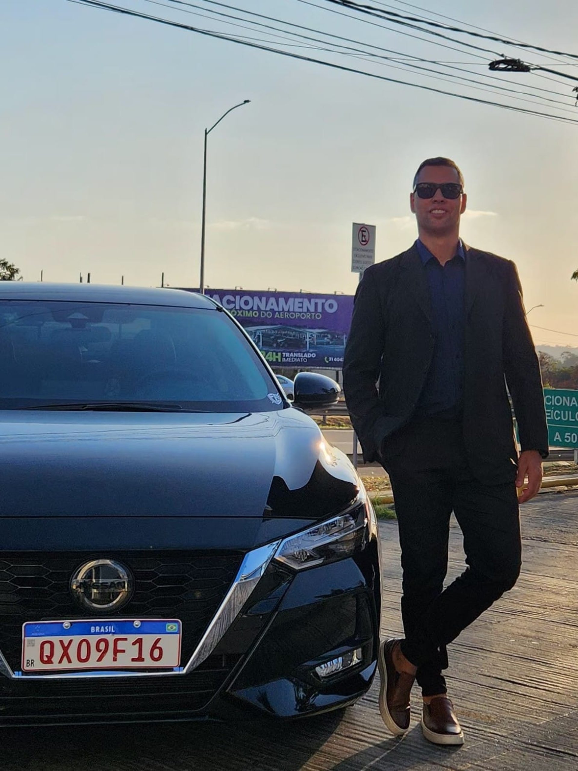 gray computer monitor