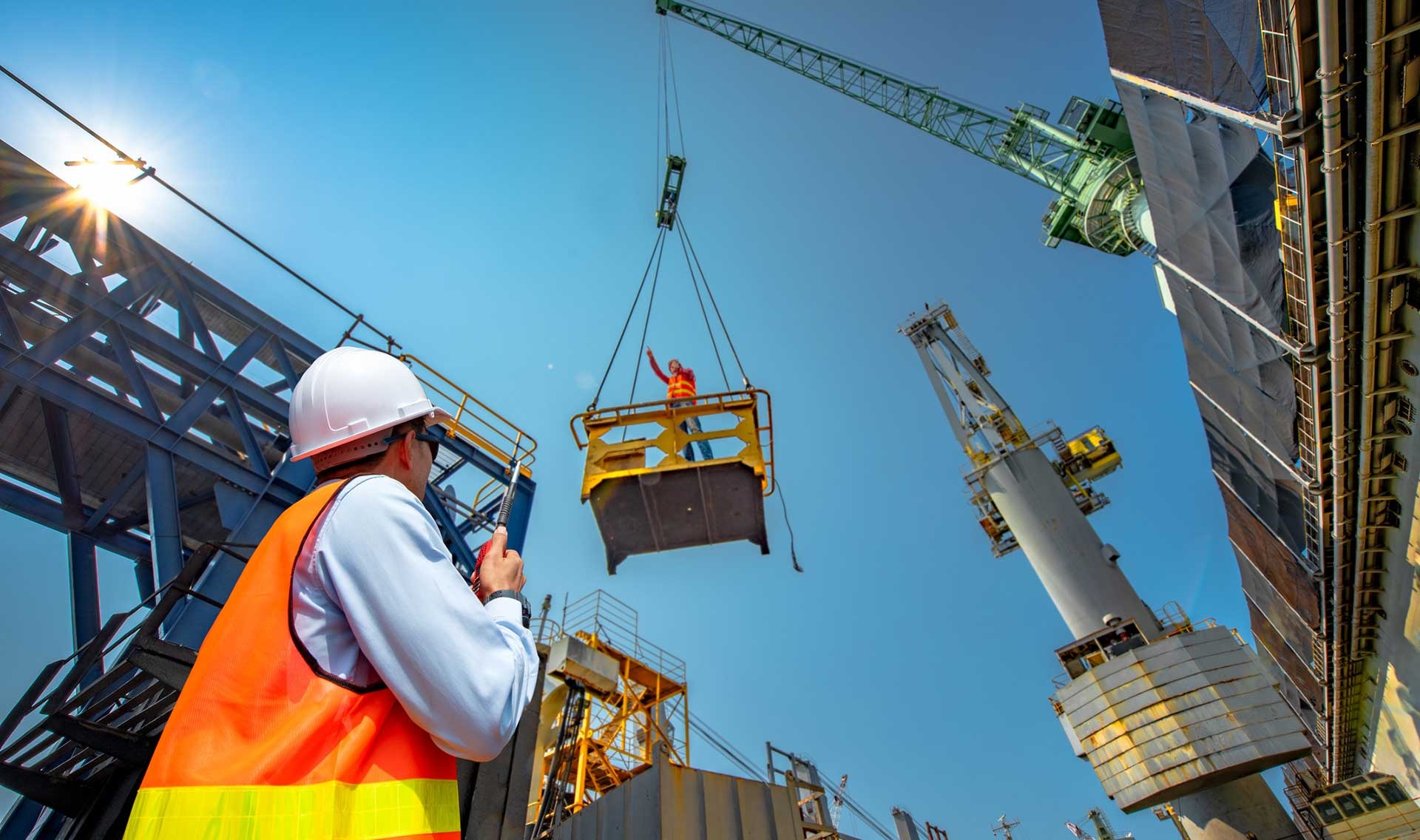 gray computer monitor