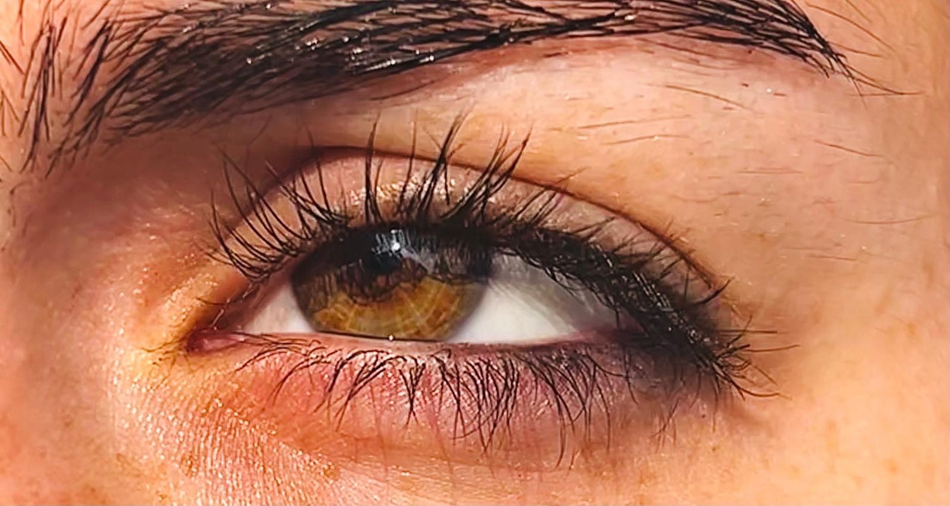 gray computer monitor