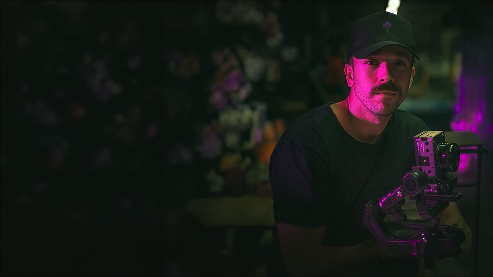 gray computer monitor