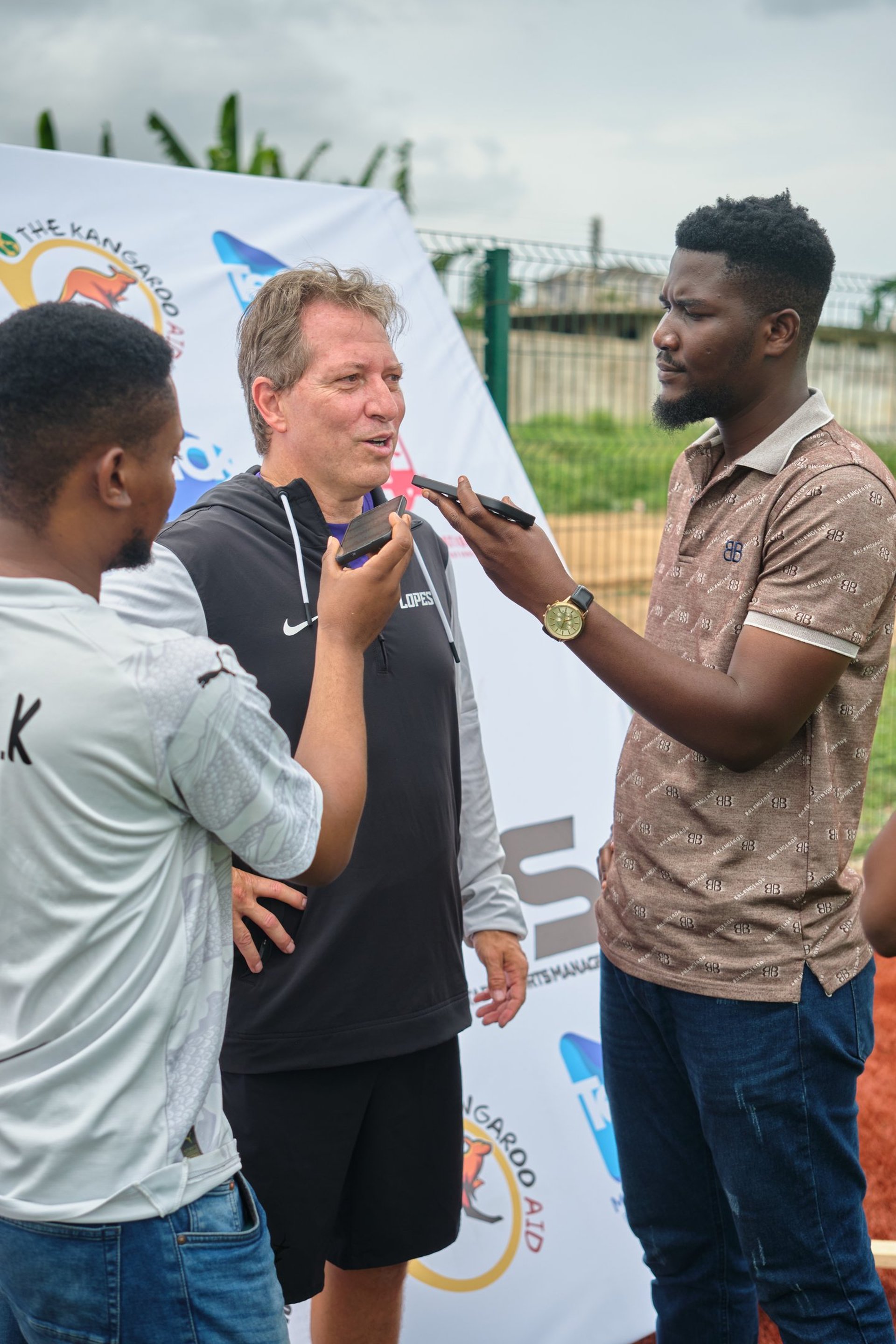 gray computer monitor