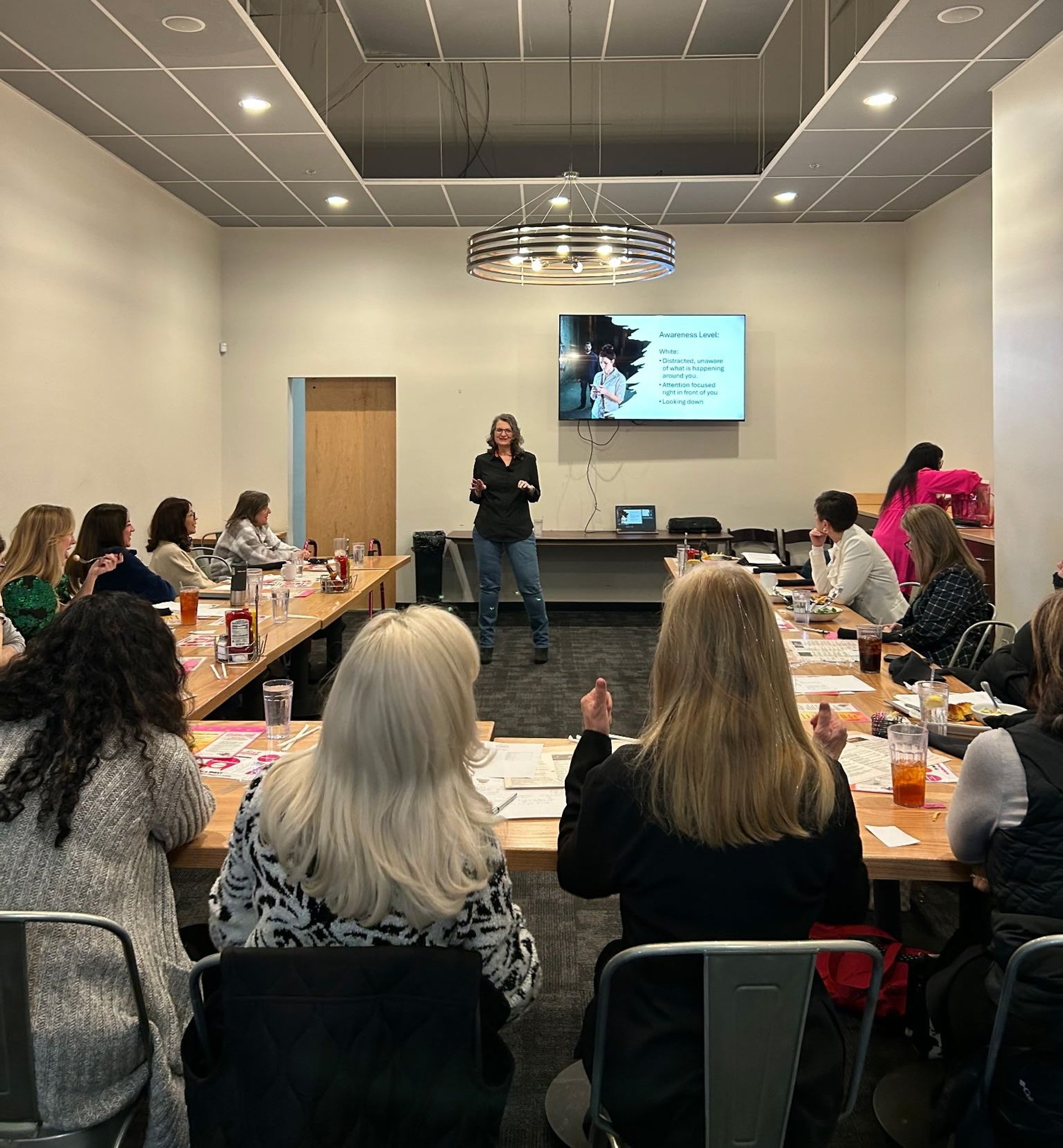 gray computer monitor