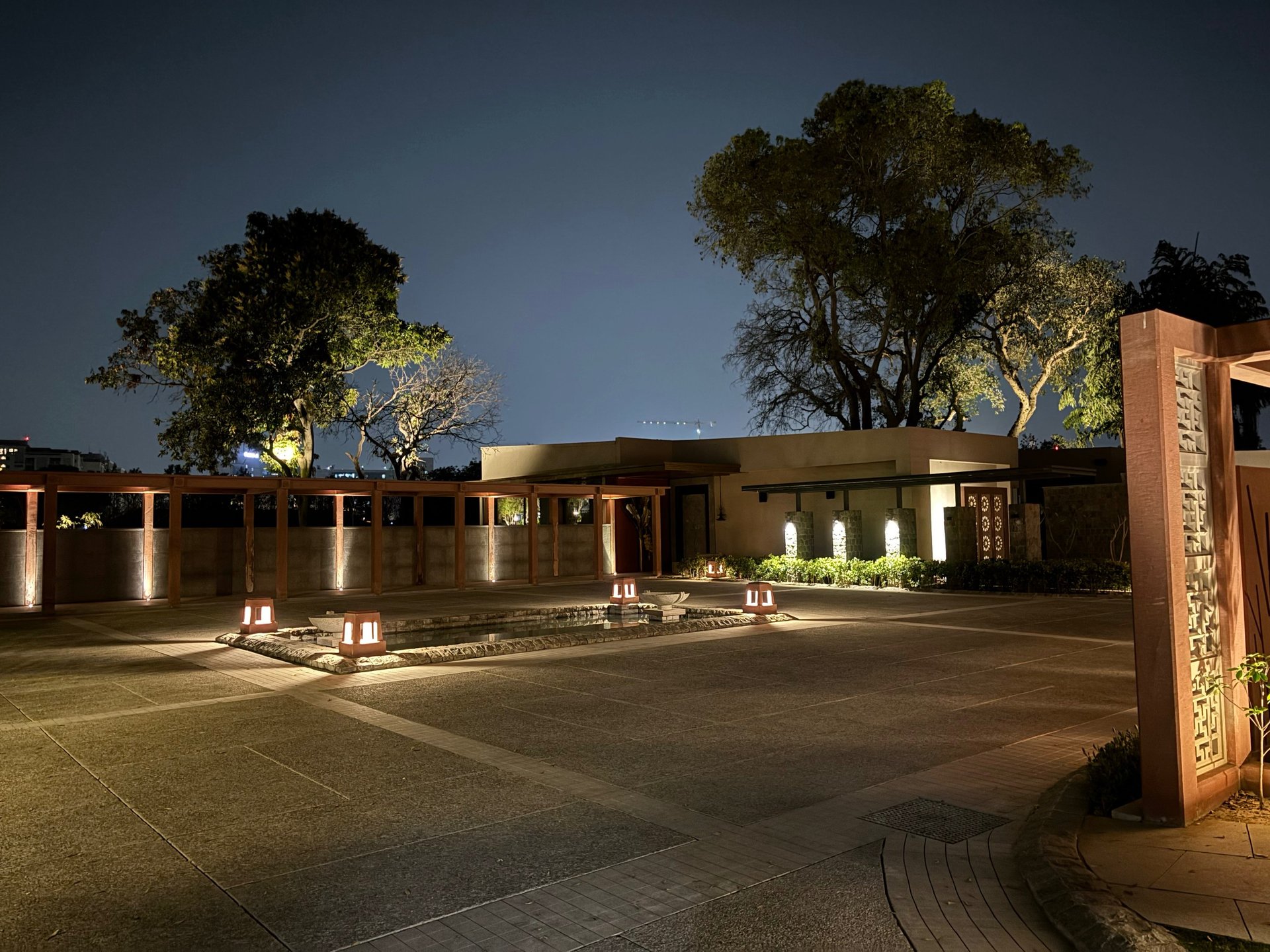 black and brown leather padded tub sofa