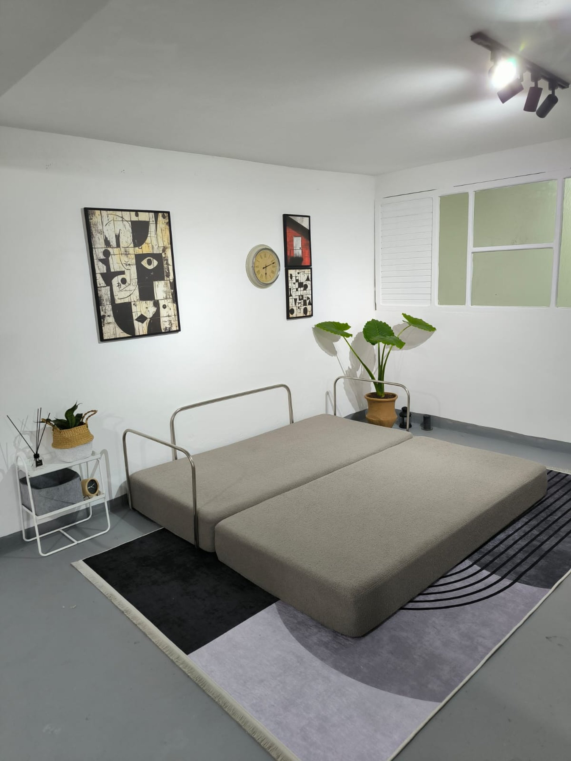 black and white bed linen