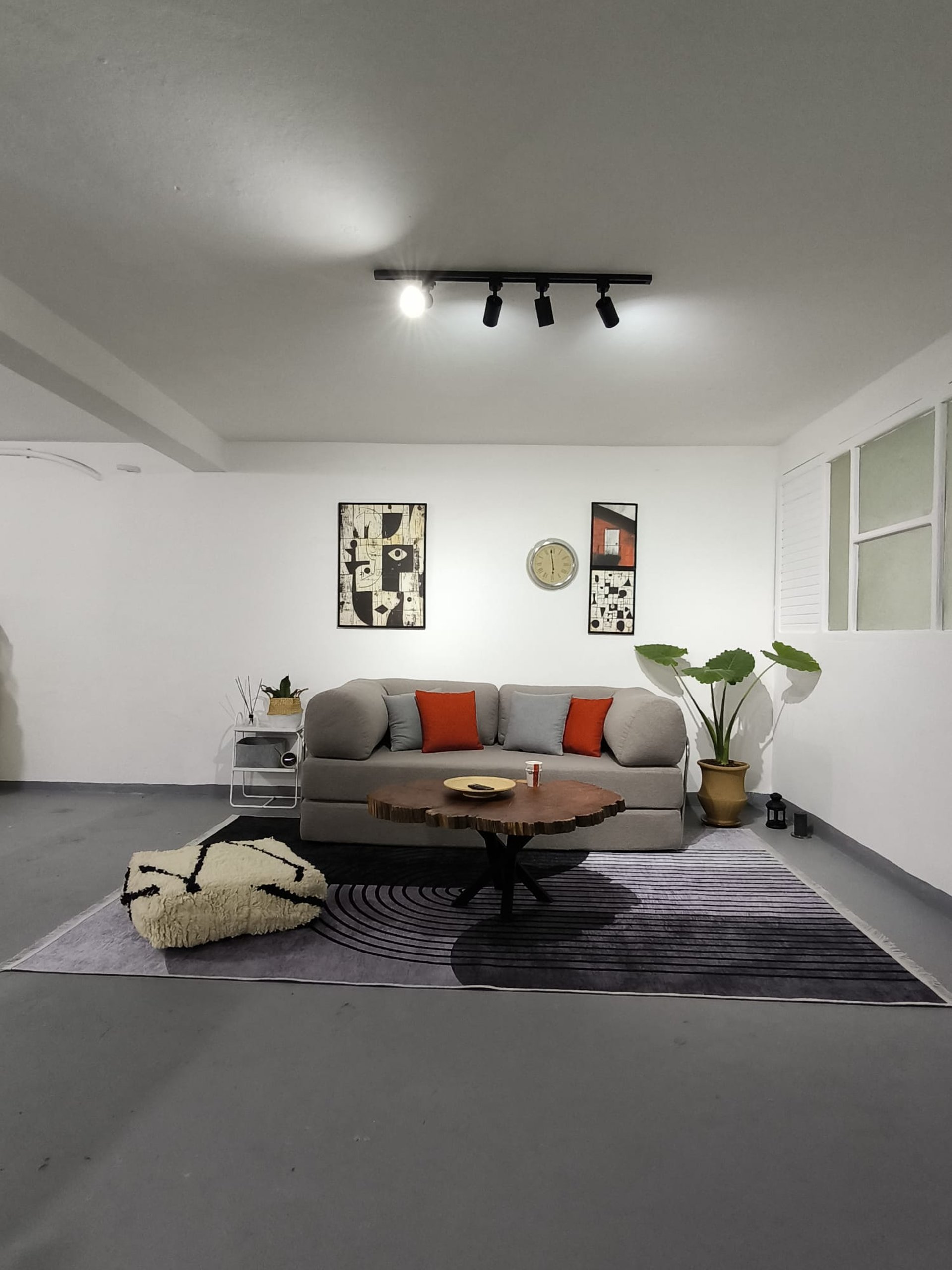 black and white bed linen