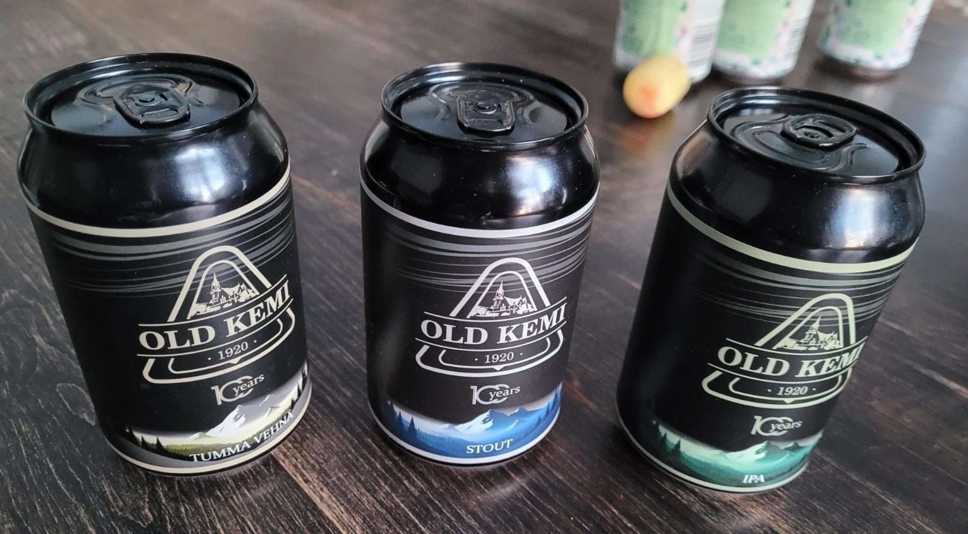 gray computer monitor