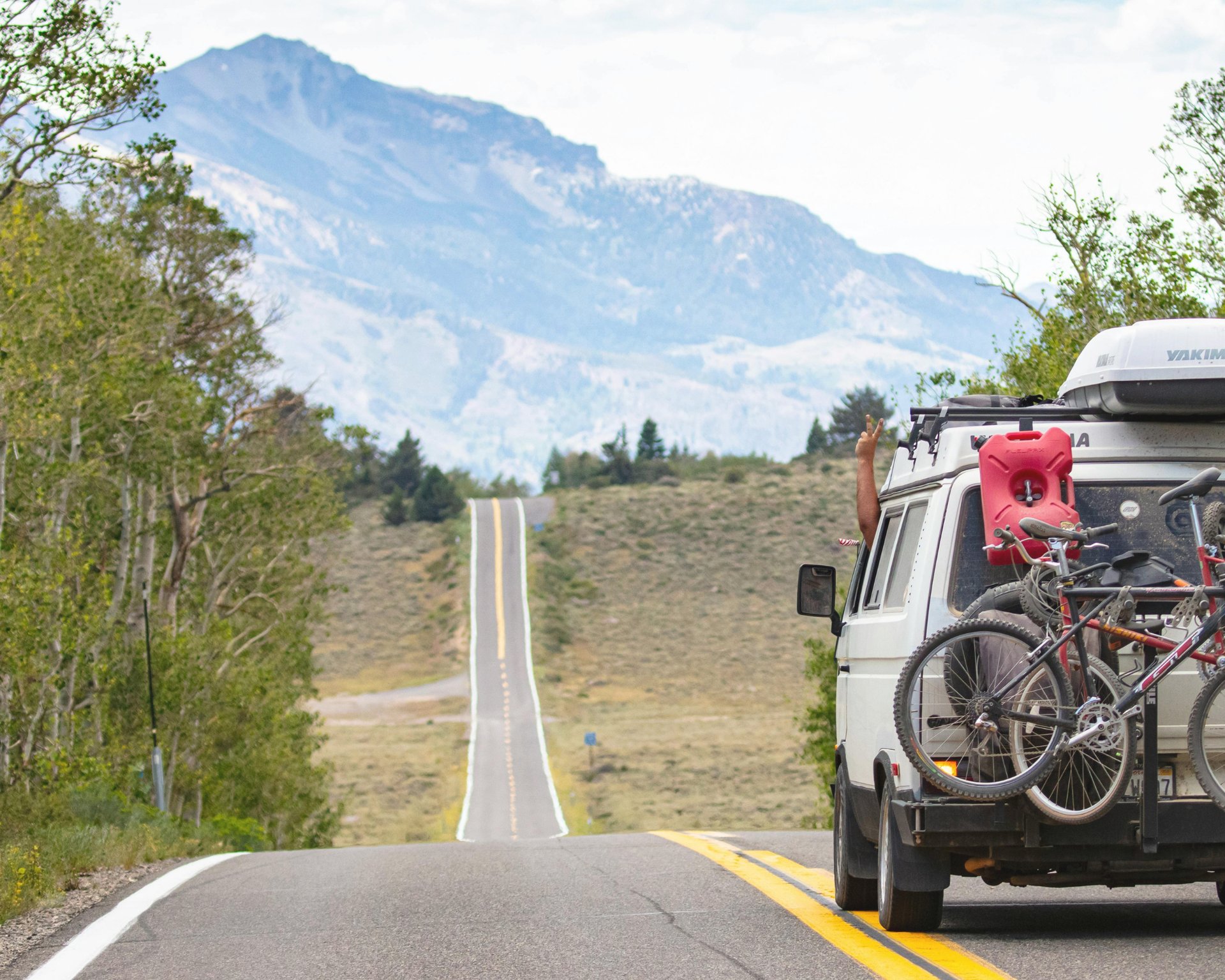 people about to enter plane during daytime