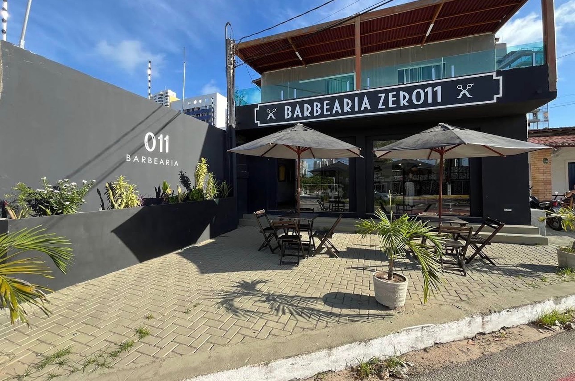 black and white bed linen