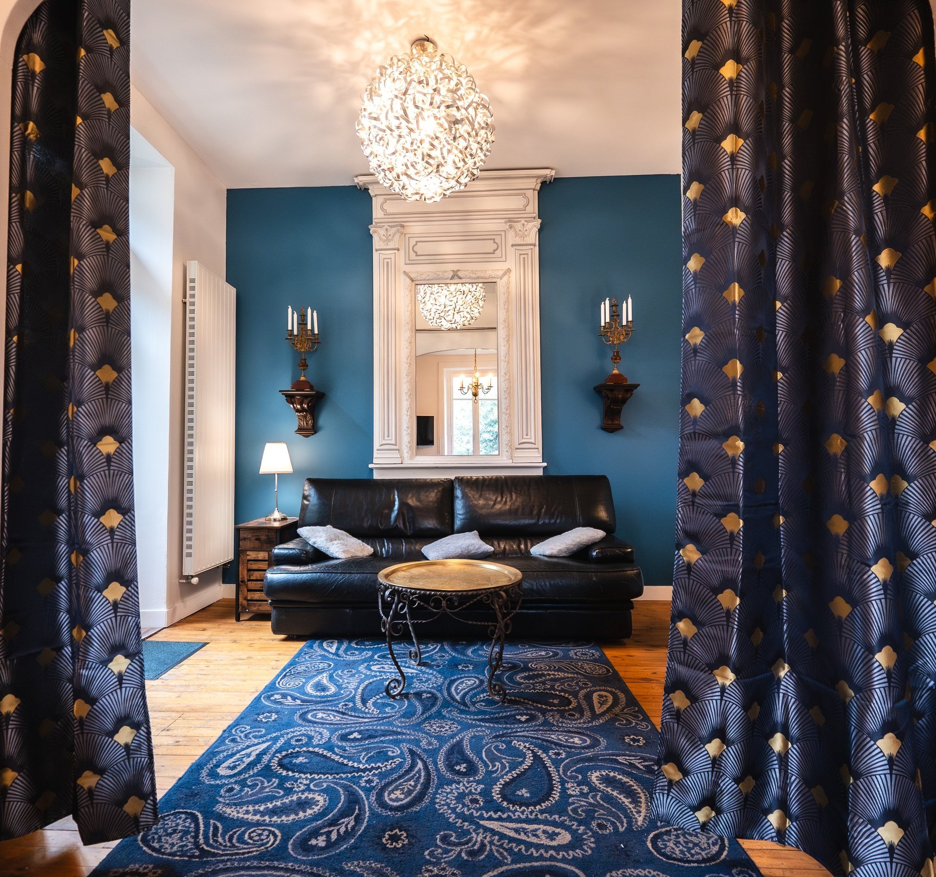 black and white bed linen