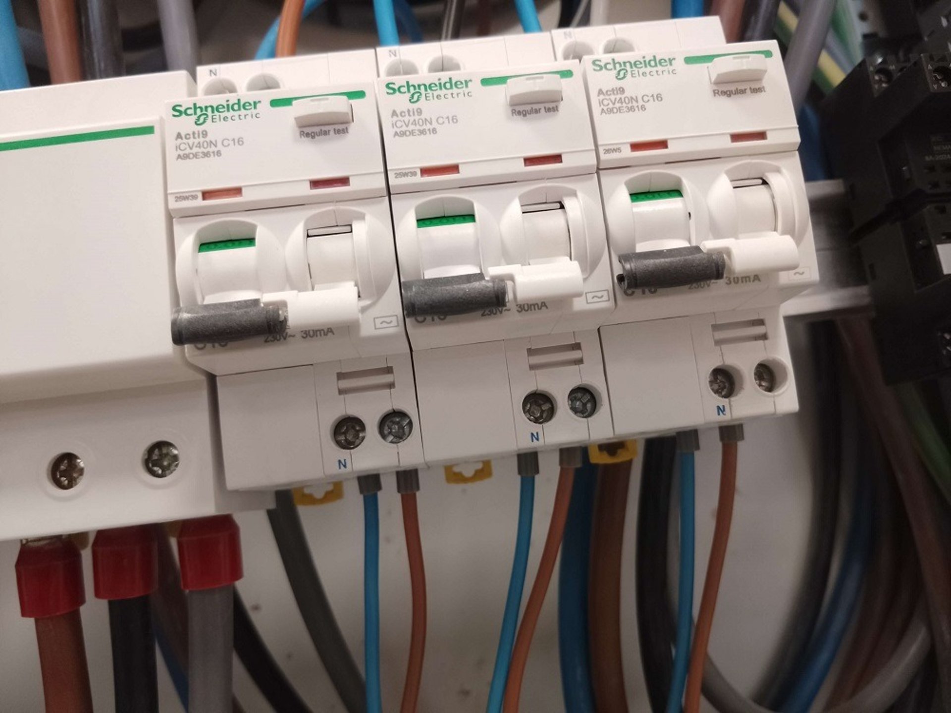 Installation repair Advanced Electrical Services replacing or upgrading switches sockets and mechanisms testing and RCD
