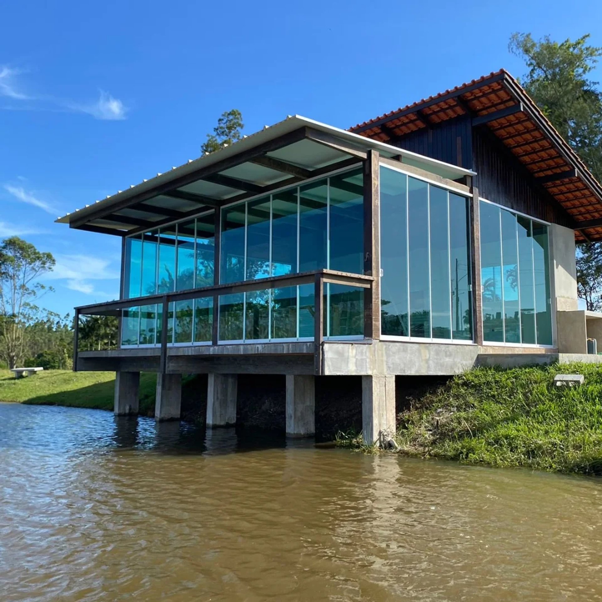 black and brown leather padded tub sofa