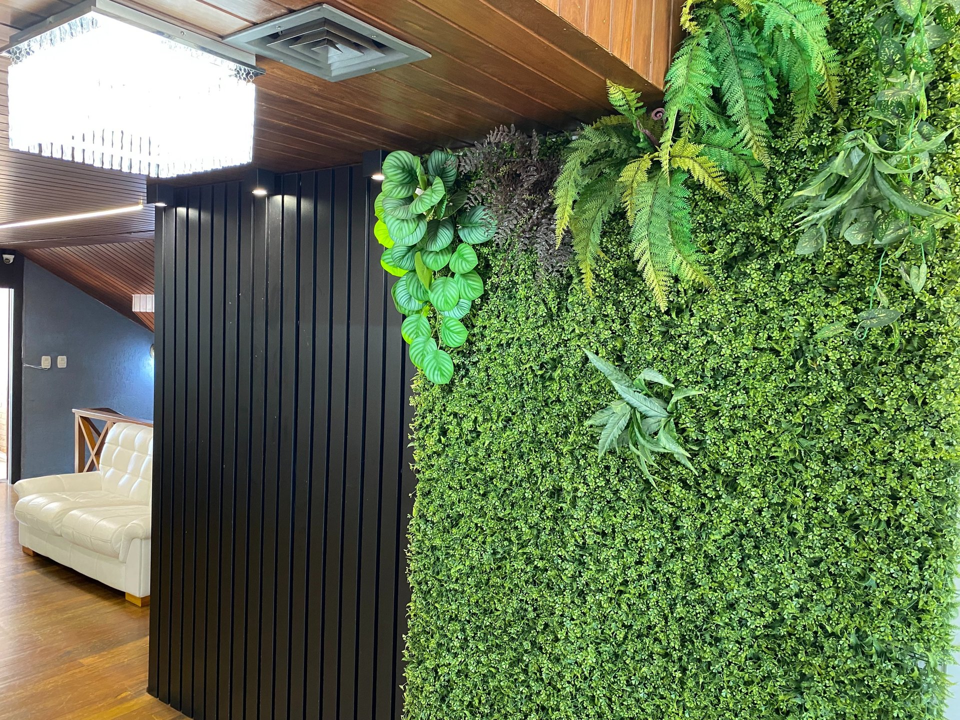 gray computer monitor