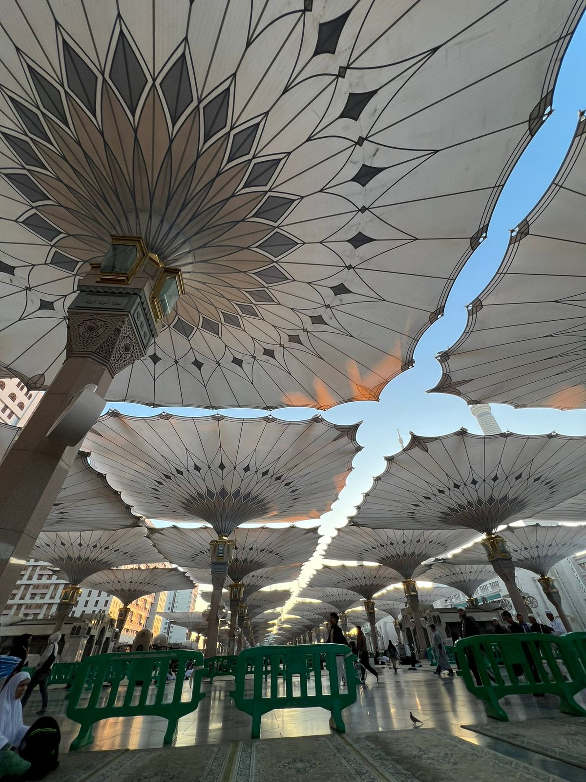 black and white bed linen