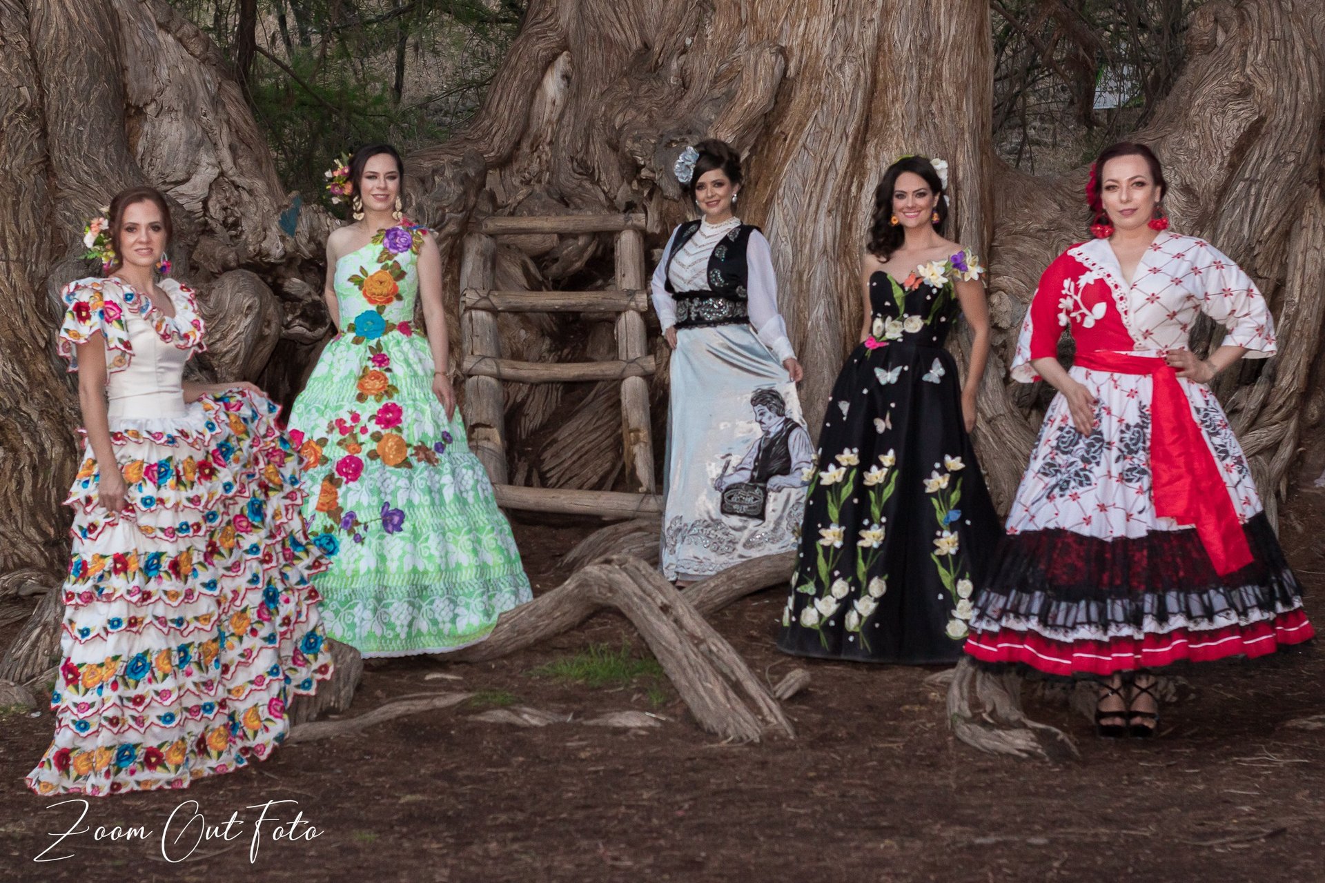 gray computer monitor