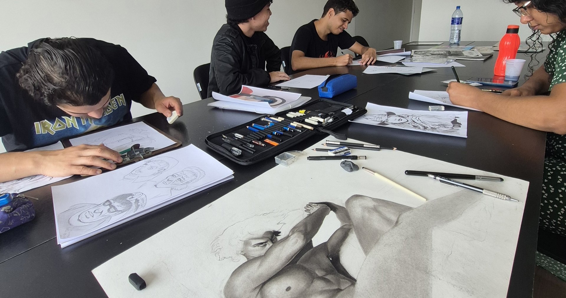 black and white bed linen