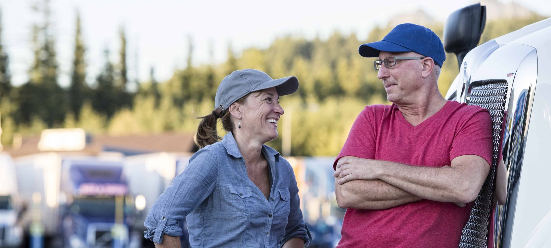 Two-up truck drivers using the Safee EWD app to manage shared logbook compliance
