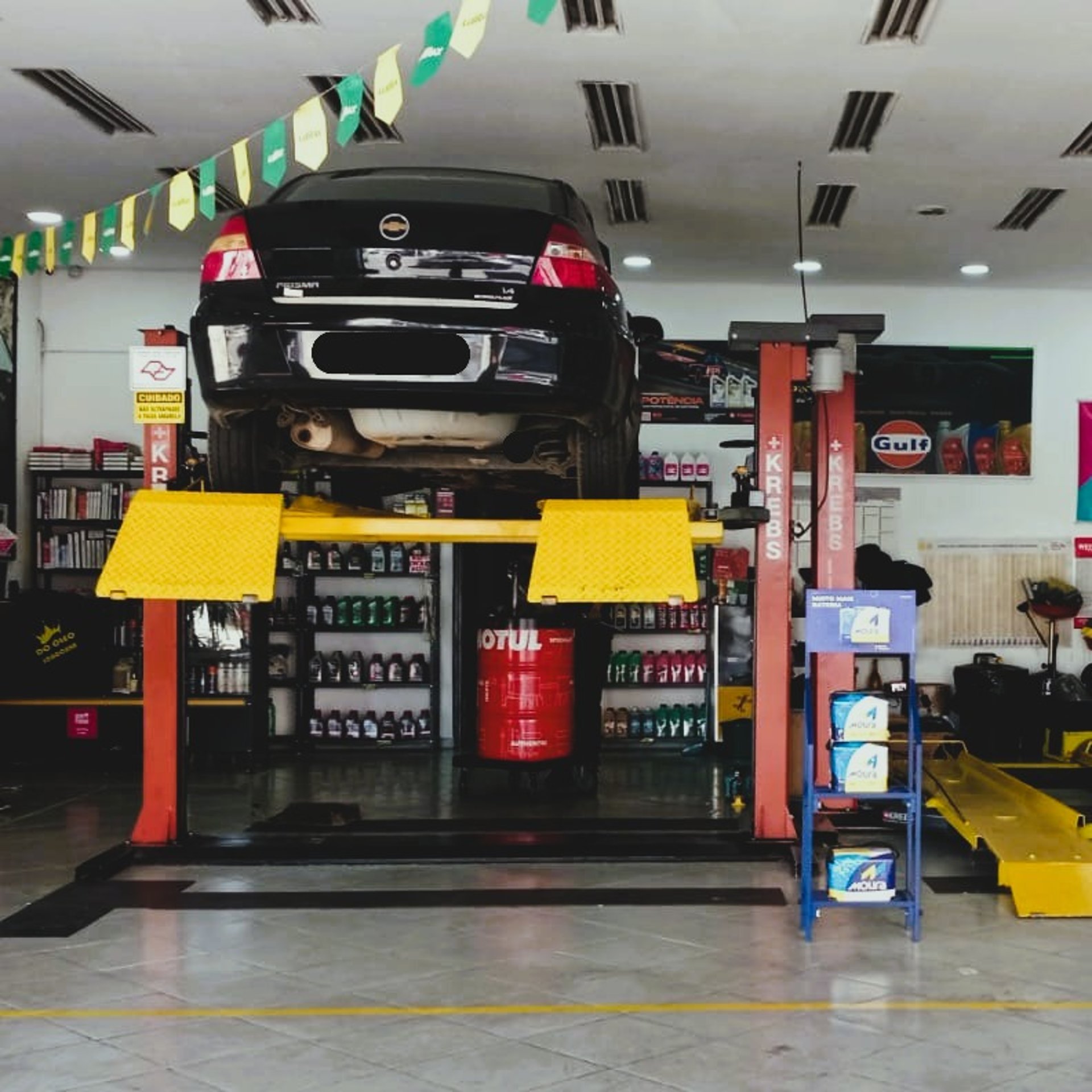 black and white bed linen