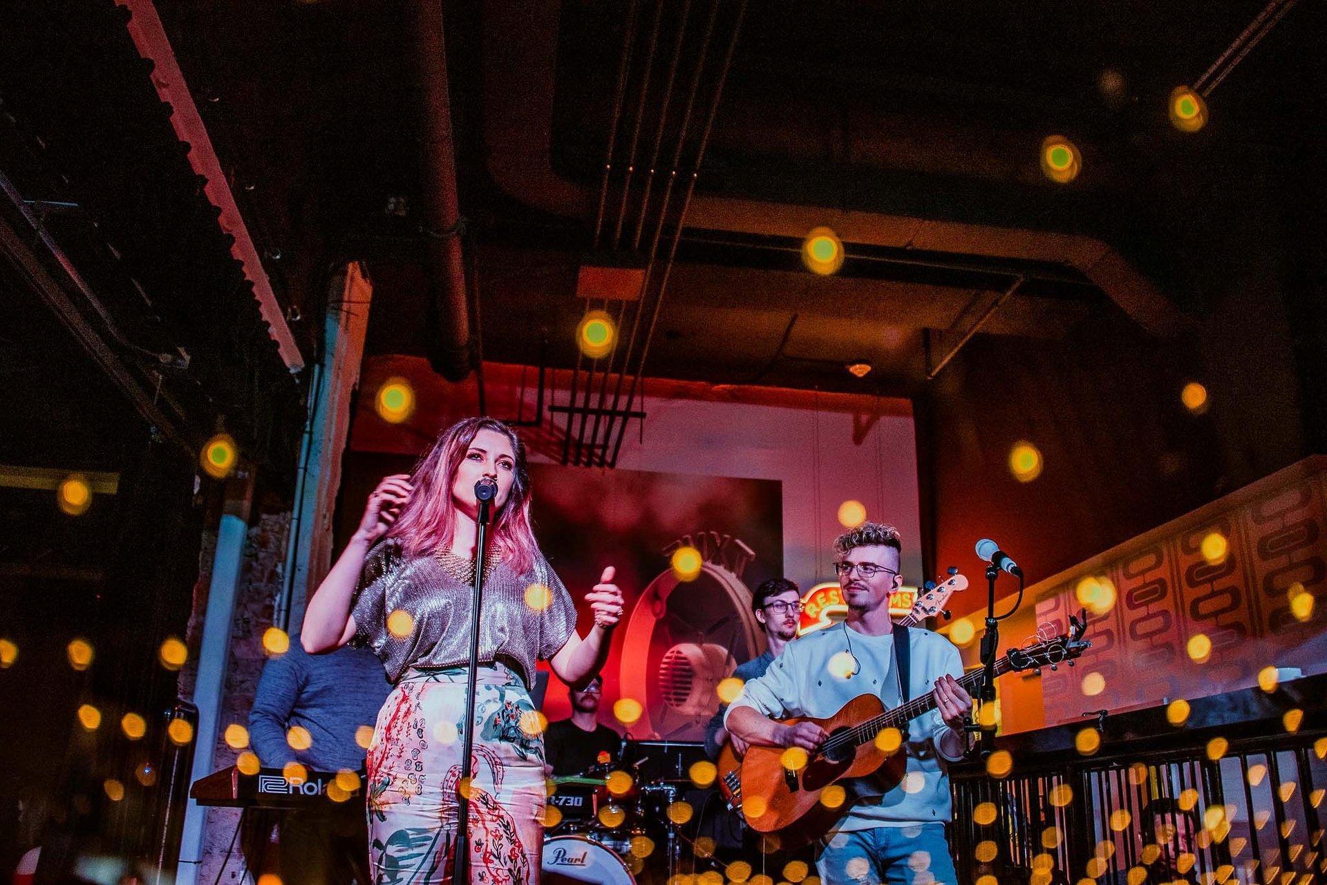 black and white bed linen